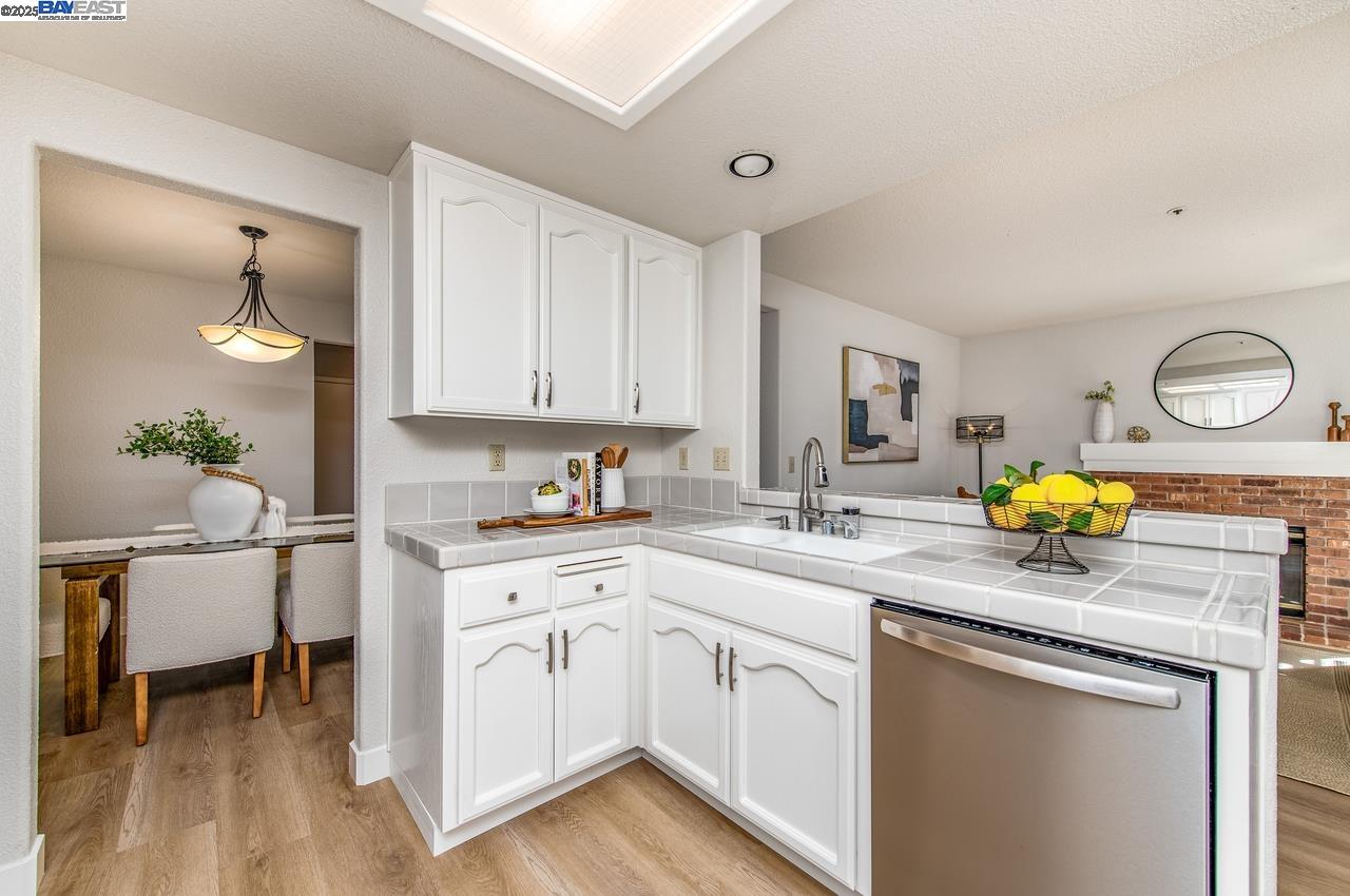 Detail Gallery Image 12 of 49 For 847 Dana Cir, Livermore,  CA 94550 - 3 Beds | 2/1 Baths