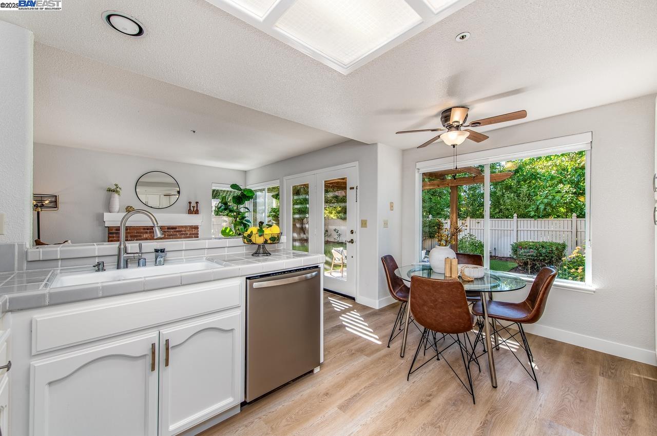 Detail Gallery Image 13 of 49 For 847 Dana Cir, Livermore,  CA 94550 - 3 Beds | 2/1 Baths