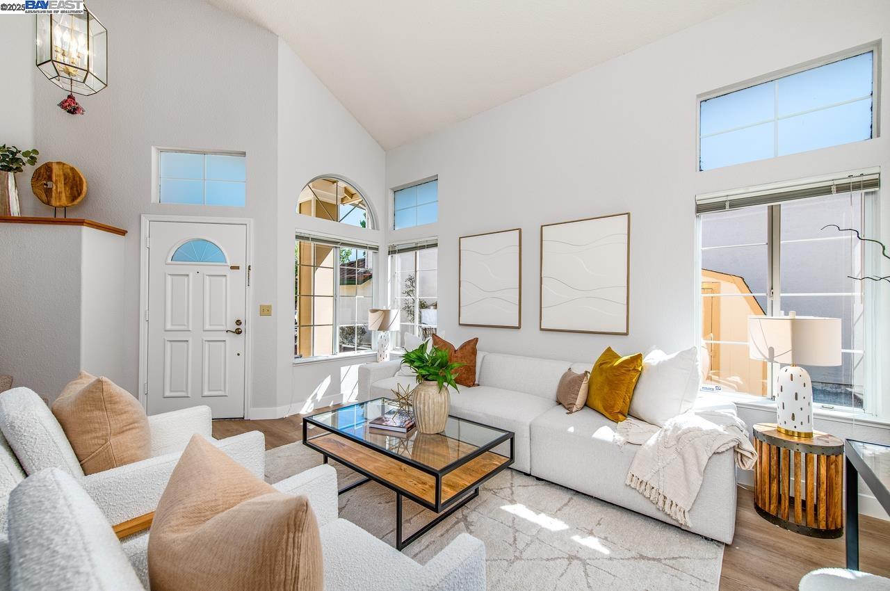 Detail Gallery Image 4 of 49 For 847 Dana Cir, Livermore,  CA 94550 - 3 Beds | 2/1 Baths