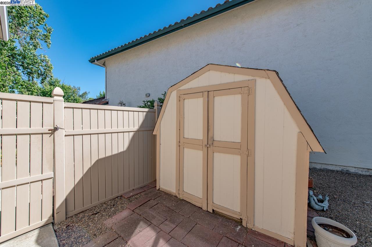 Detail Gallery Image 32 of 49 For 847 Dana Cir, Livermore,  CA 94550 - 3 Beds | 2/1 Baths