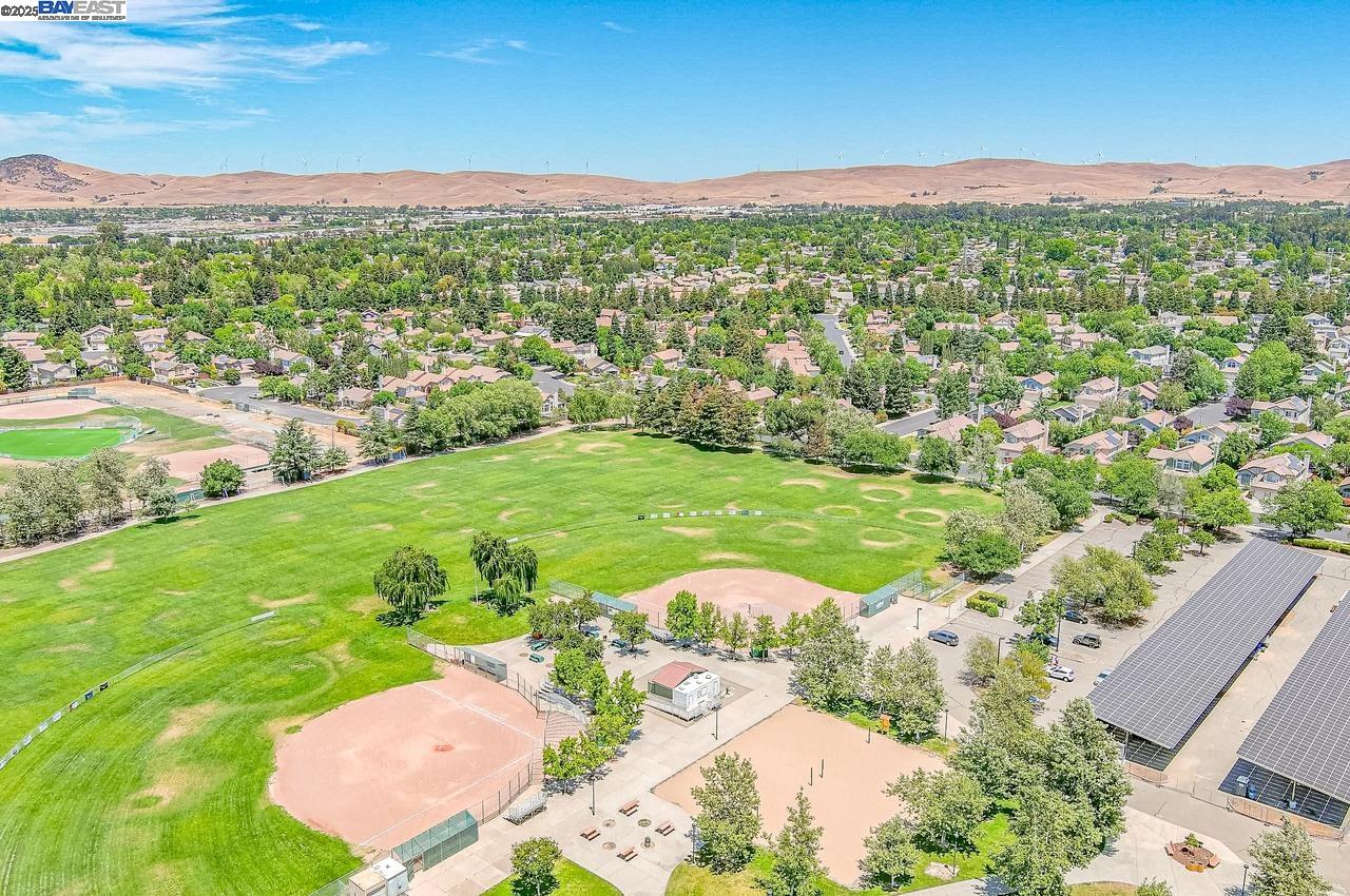 Detail Gallery Image 43 of 49 For 847 Dana Cir, Livermore,  CA 94550 - 3 Beds | 2/1 Baths
