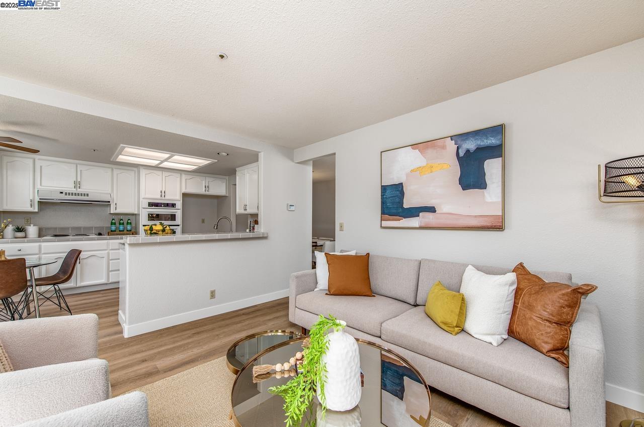 Detail Gallery Image 8 of 49 For 847 Dana Cir, Livermore,  CA 94550 - 3 Beds | 2/1 Baths