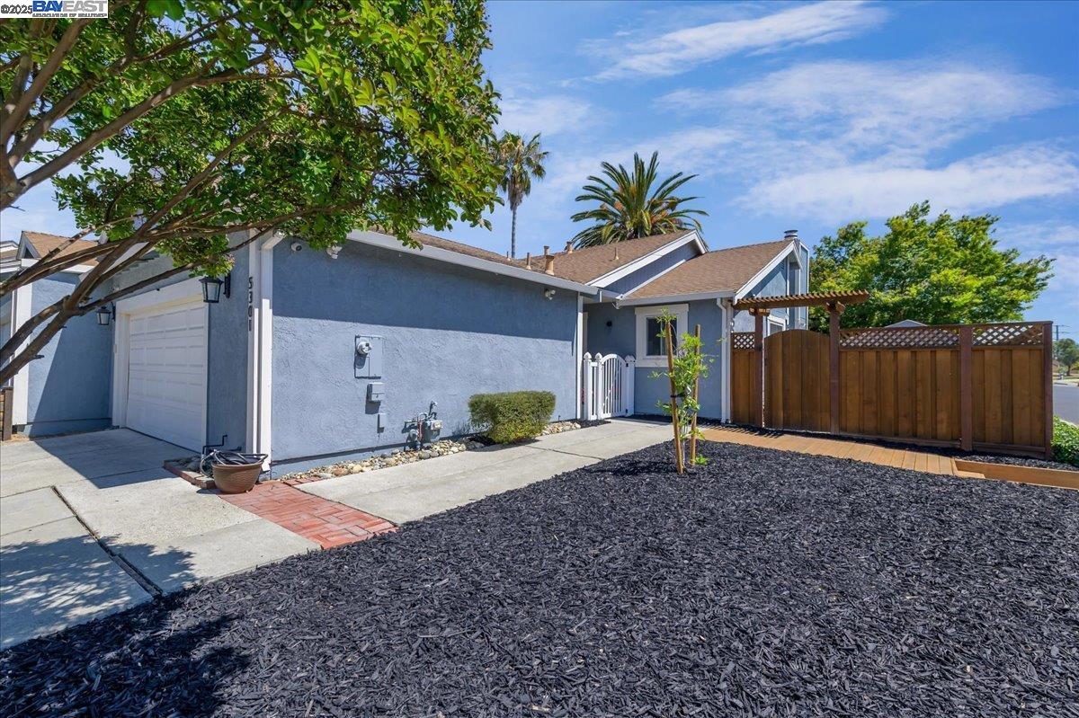 Detail Gallery Image 2 of 20 For 5301 Windflower Drive, Livermore,  CA 94551 - 2 Beds | 2 Baths