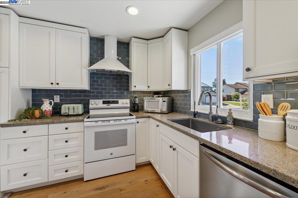 Detail Gallery Image 4 of 20 For 5301 Windflower Drive, Livermore,  CA 94551 - 2 Beds | 2 Baths