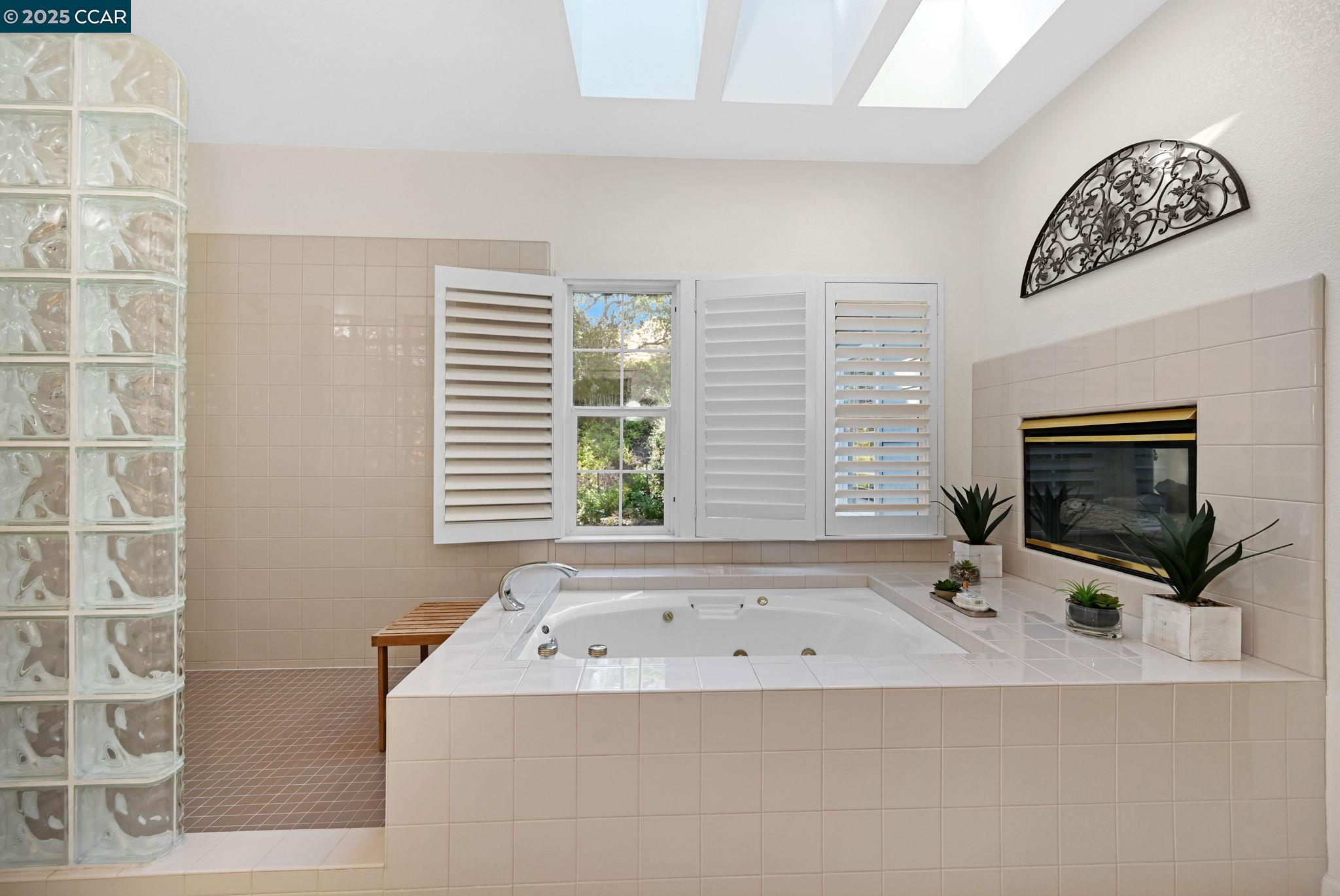 Detail Gallery Image 20 of 44 For 106 Leafield Rd, Danville,  CA 94506 - 5 Beds | 4 Baths