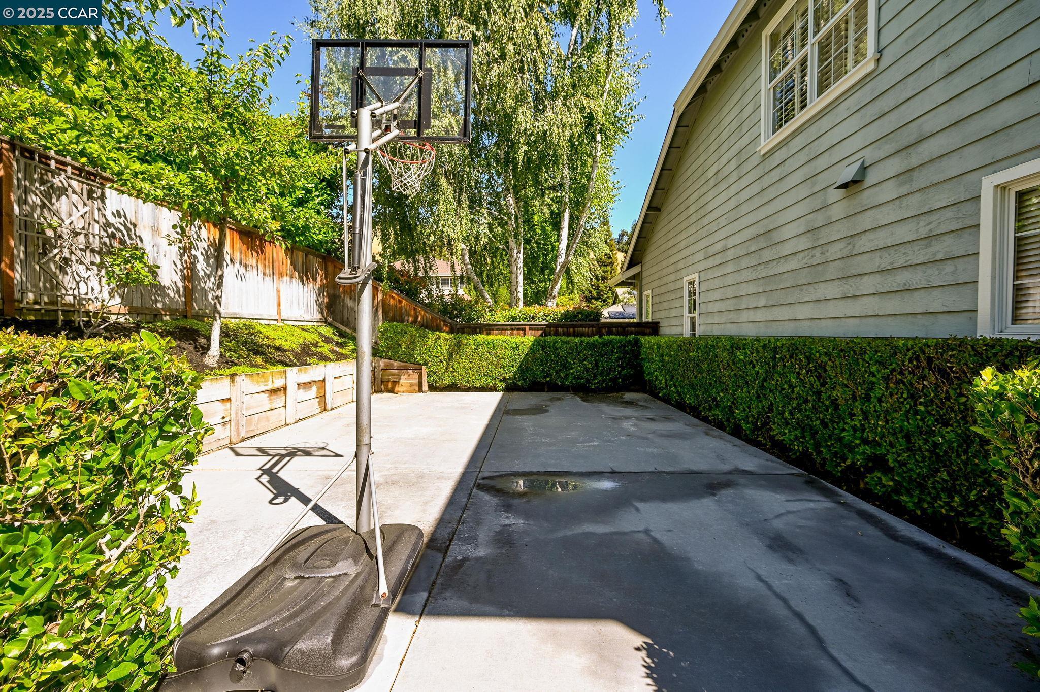 Detail Gallery Image 39 of 44 For 106 Leafield Rd, Danville,  CA 94506 - 5 Beds | 4 Baths