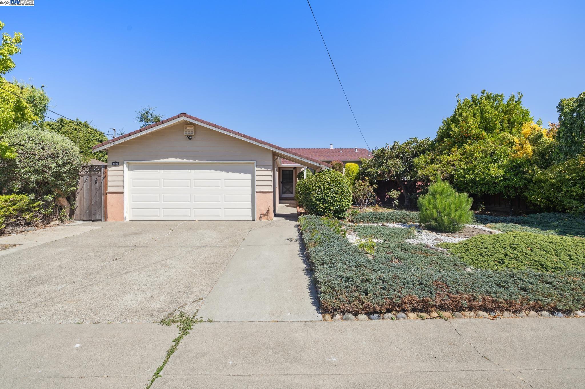 Detail Gallery Image 1 of 1 For 1943 Vining Dr, San Leandro,  CA 94579 - 3 Beds | 2 Baths