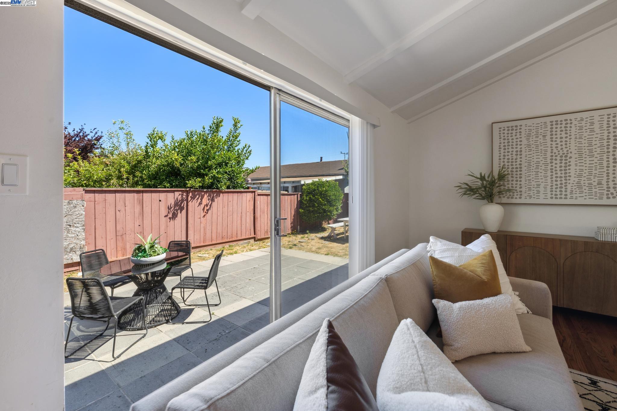 Detail Gallery Image 12 of 58 For 1943 Vining Dr, San Leandro,  CA 94579 - 3 Beds | 2 Baths