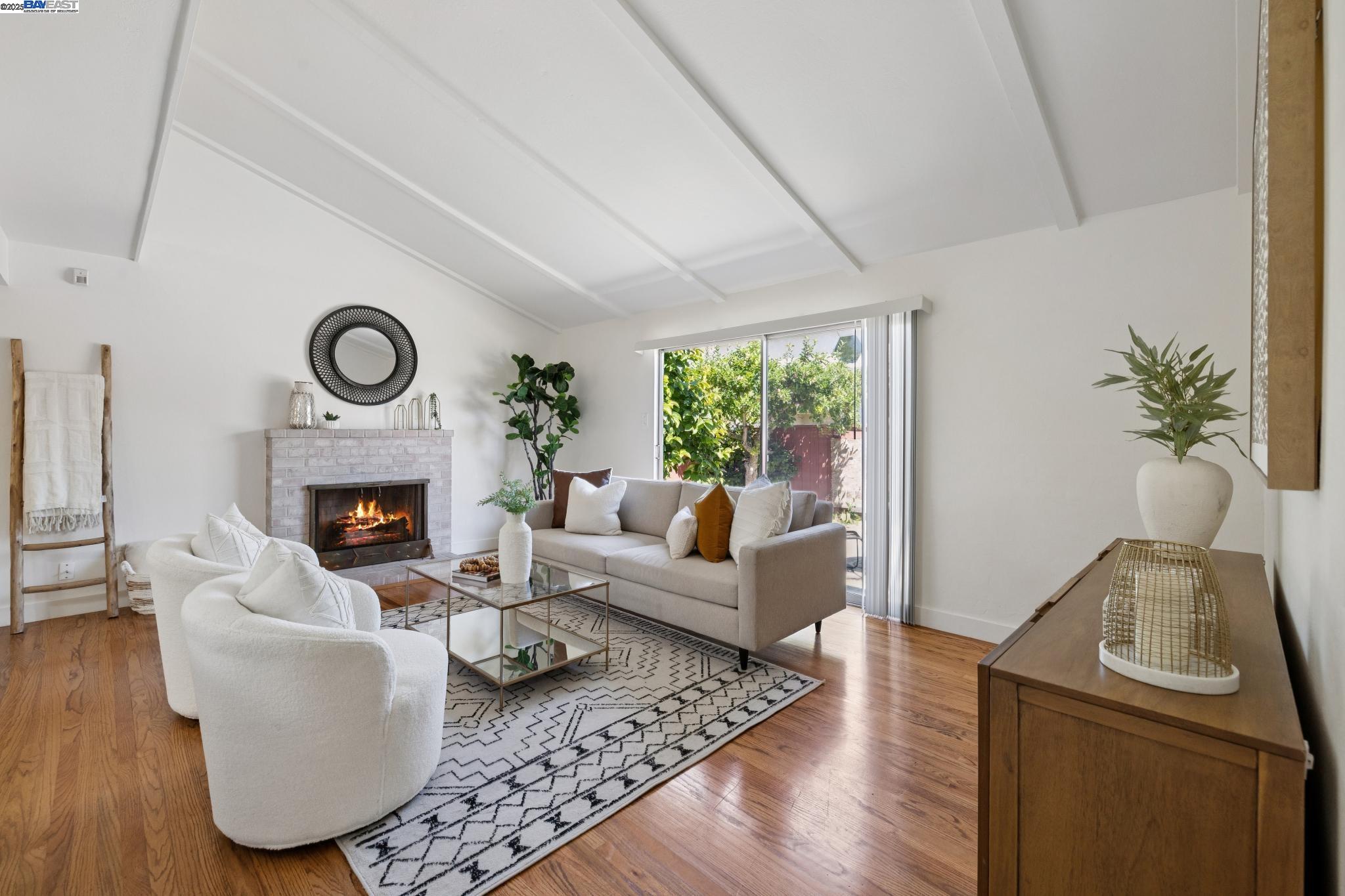 Detail Gallery Image 4 of 58 For 1943 Vining Dr, San Leandro,  CA 94579 - 3 Beds | 2 Baths