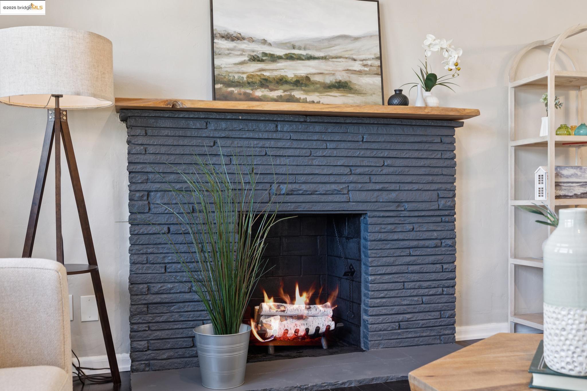 Detail Gallery Image 11 of 47 For 1092 Dwight Way, Berkeley,  CA 94710 - 2 Beds | 2 Baths
