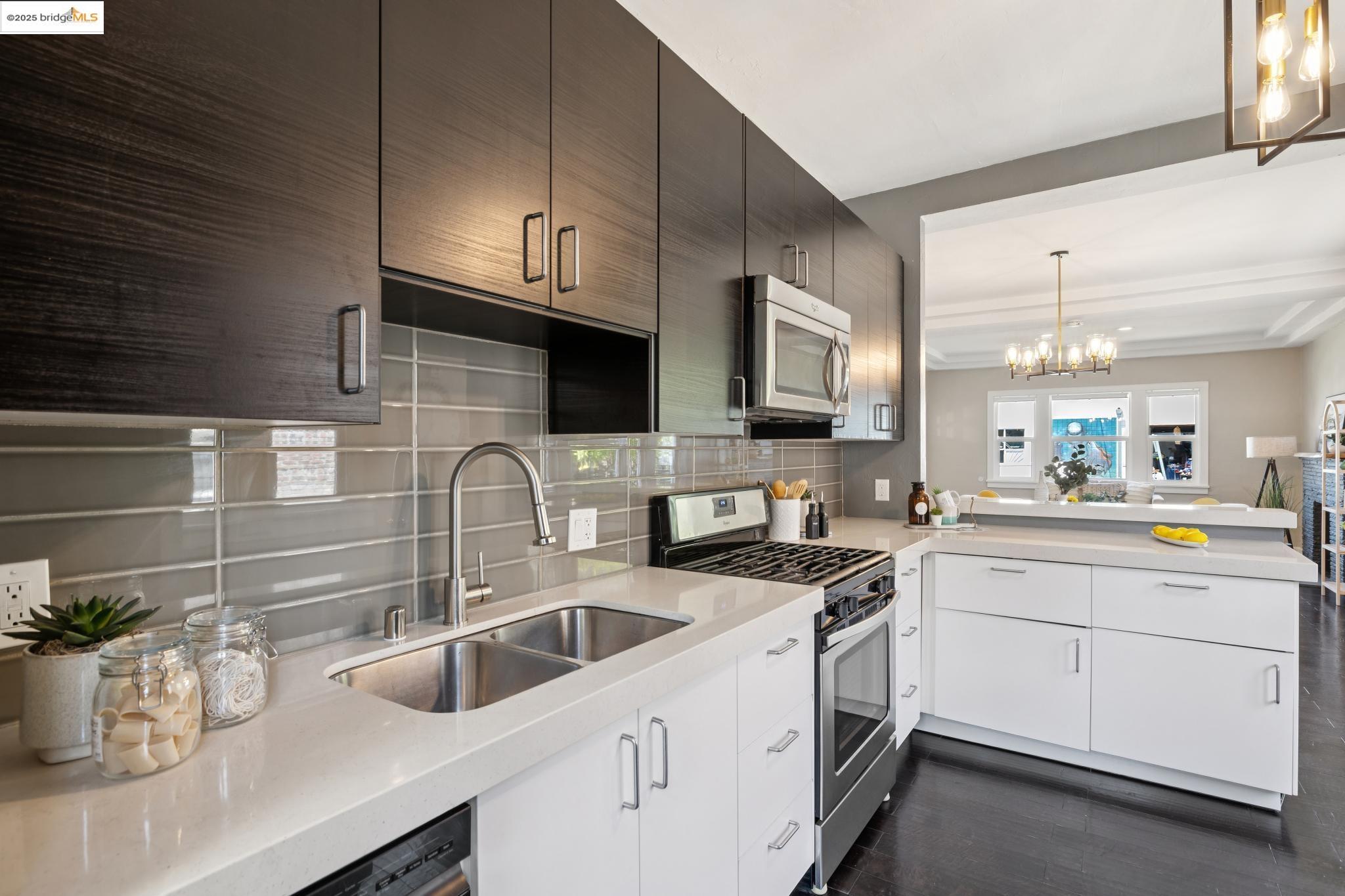 Detail Gallery Image 17 of 47 For 1092 Dwight Way, Berkeley,  CA 94710 - 2 Beds | 2 Baths
