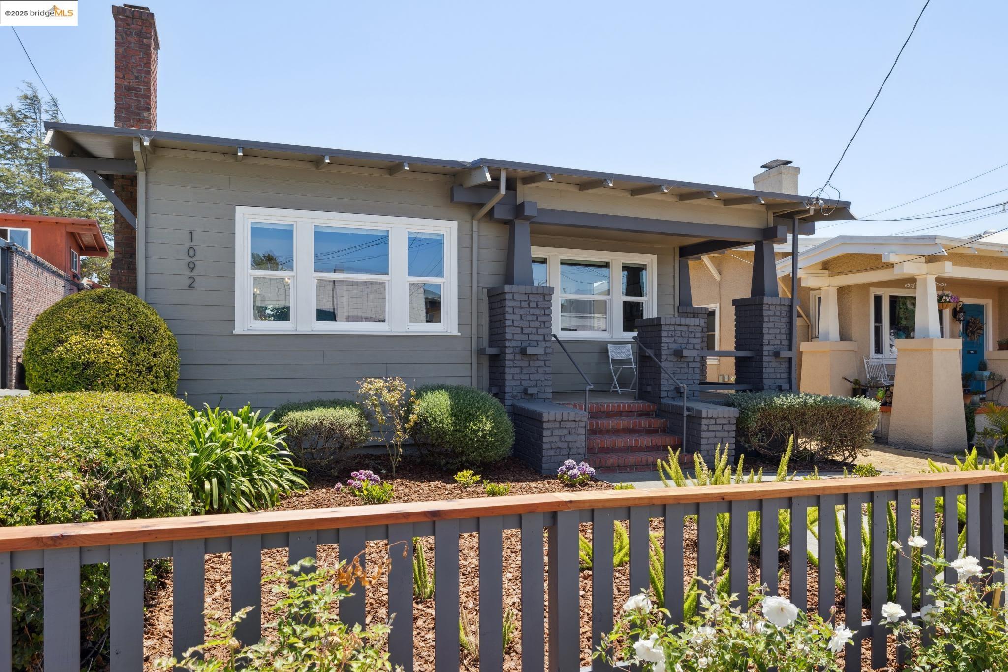 Detail Gallery Image 3 of 47 For 1092 Dwight Way, Berkeley,  CA 94710 - 2 Beds | 2 Baths