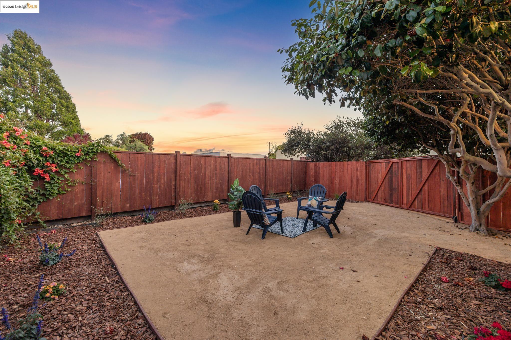 Detail Gallery Image 21 of 47 For 1092 Dwight Way, Berkeley,  CA 94710 - 2 Beds | 2 Baths