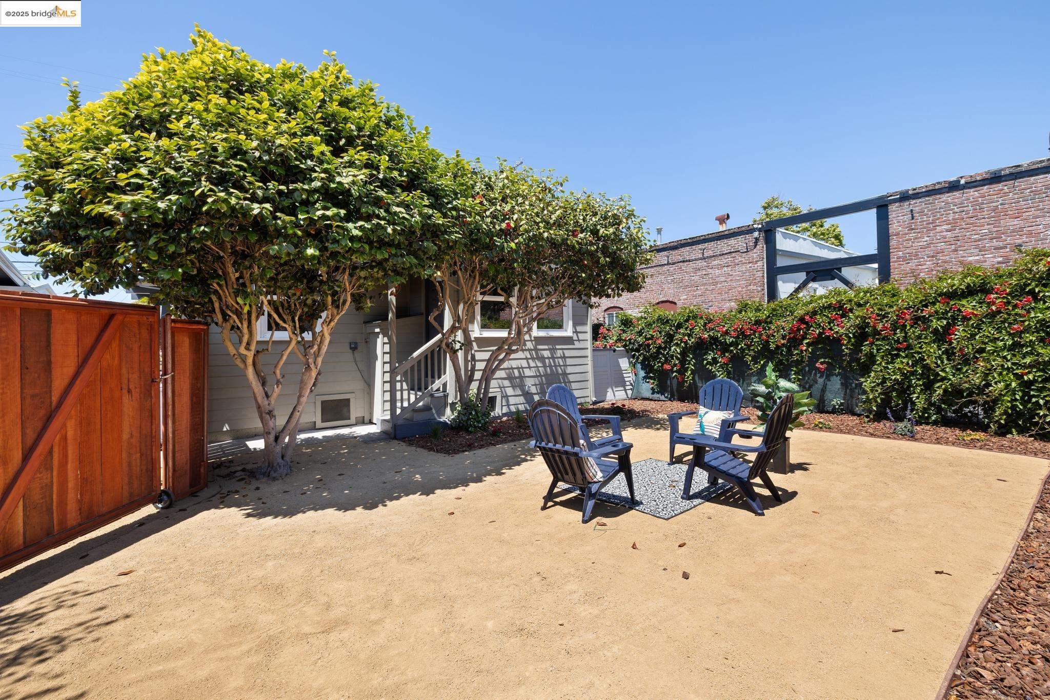 Detail Gallery Image 25 of 47 For 1092 Dwight Way, Berkeley,  CA 94710 - 2 Beds | 2 Baths