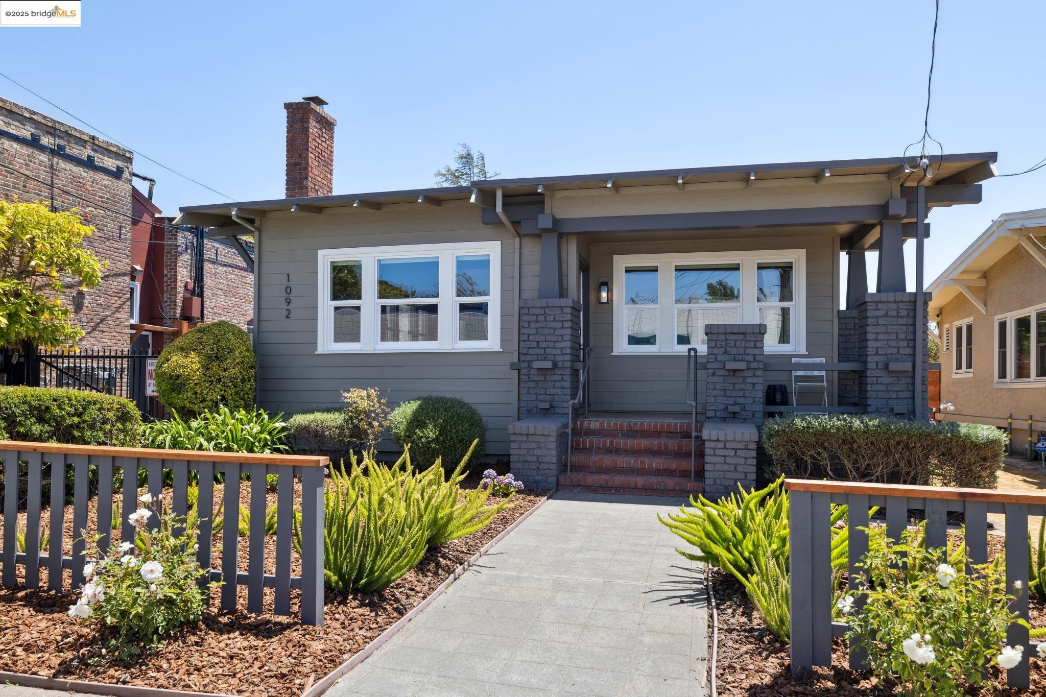 Detail Gallery Image 4 of 47 For 1092 Dwight Way, Berkeley,  CA 94710 - 2 Beds | 2 Baths