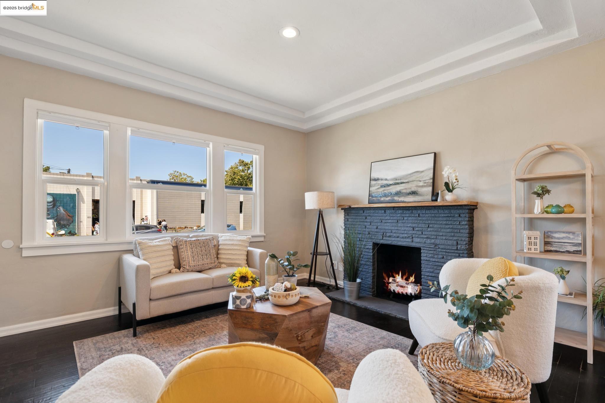Detail Gallery Image 9 of 47 For 1092 Dwight Way, Berkeley,  CA 94710 - 2 Beds | 2 Baths