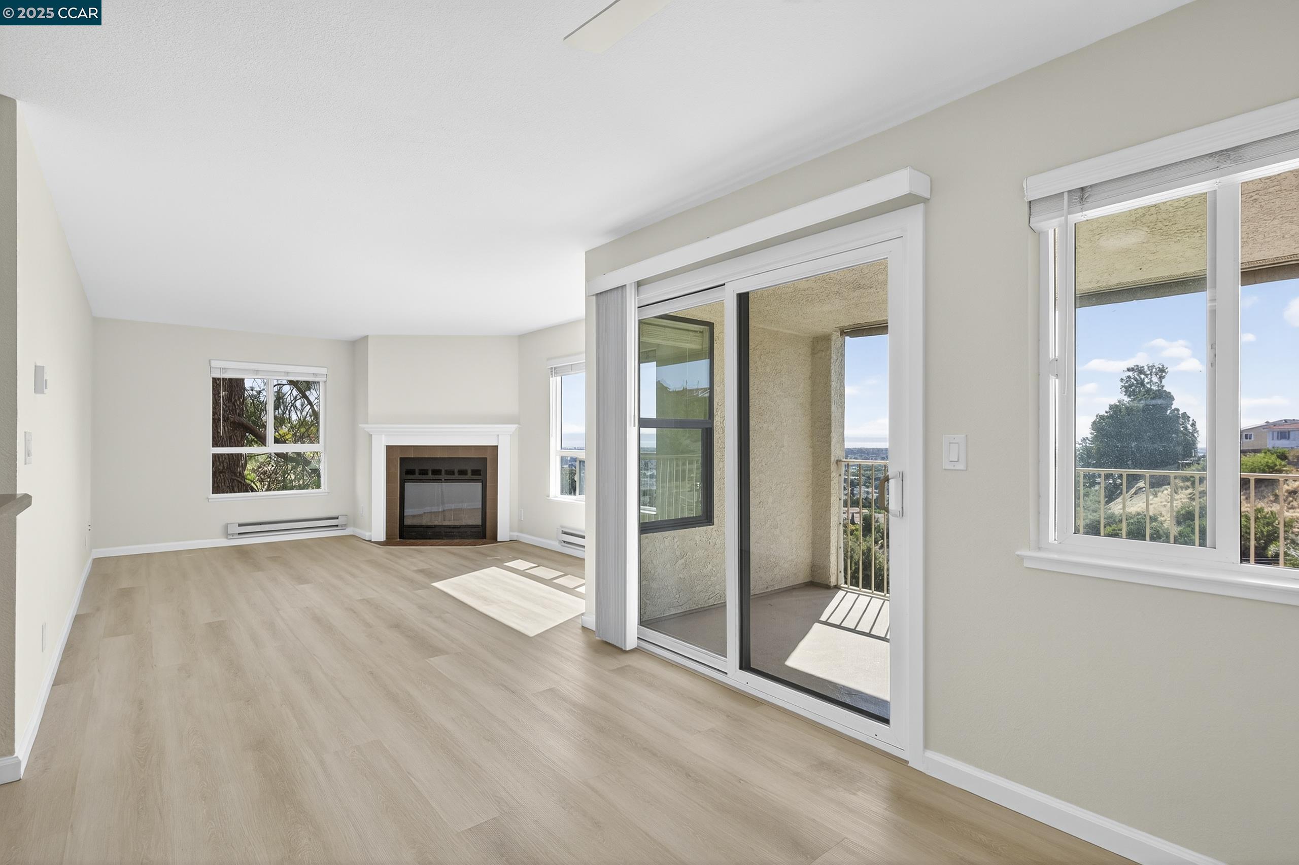 Detail Gallery Image 16 of 36 For 2505 Miramar #222,  Castro Valley,  CA 94546-2828 - 2 Beds | 2 Baths