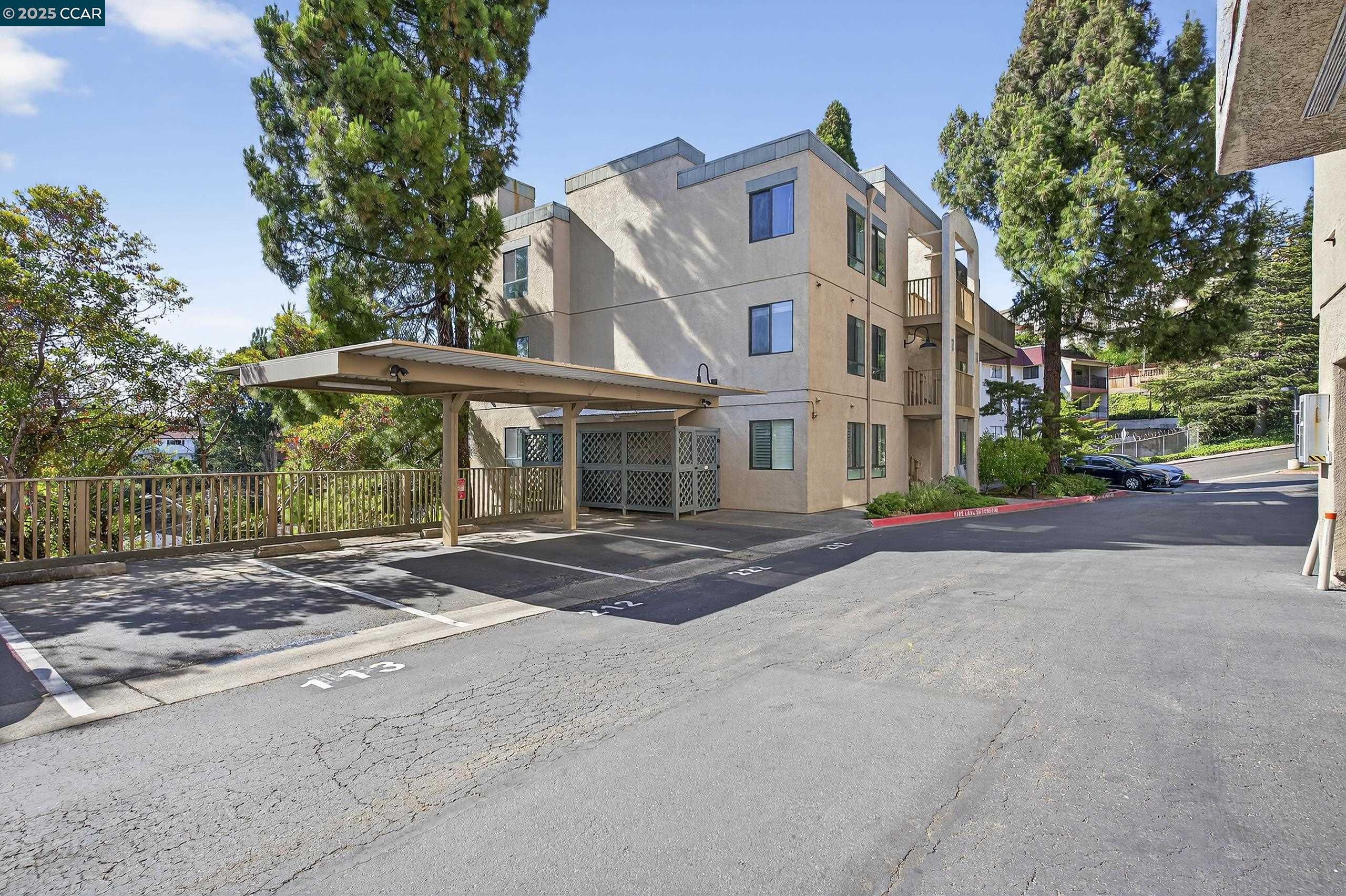 Detail Gallery Image 6 of 36 For 2505 Miramar #222,  Castro Valley,  CA 94546-2828 - 2 Beds | 2 Baths