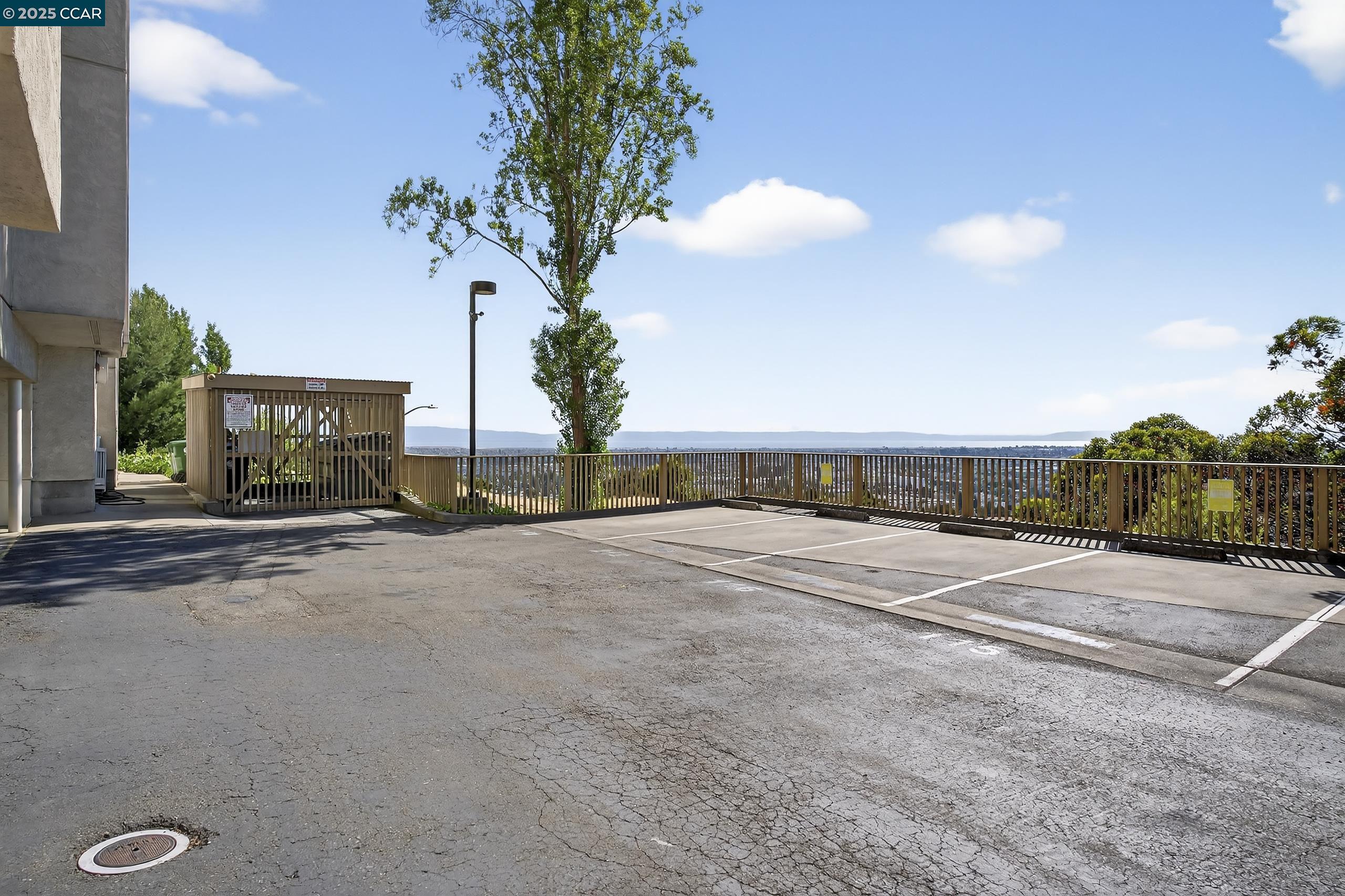 Detail Gallery Image 8 of 36 For 2505 Miramar #222,  Castro Valley,  CA 94546-2828 - 2 Beds | 2 Baths
