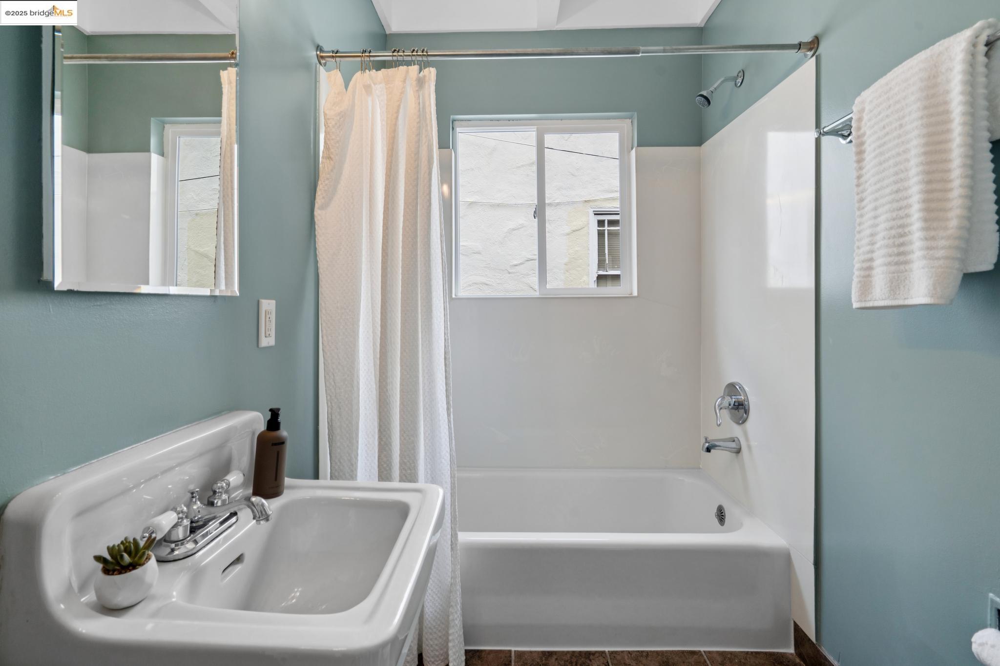 Detail Gallery Image 13 of 34 For 3903 Canon Ave, Oakland,  CA 94602 - – Beds | – Baths