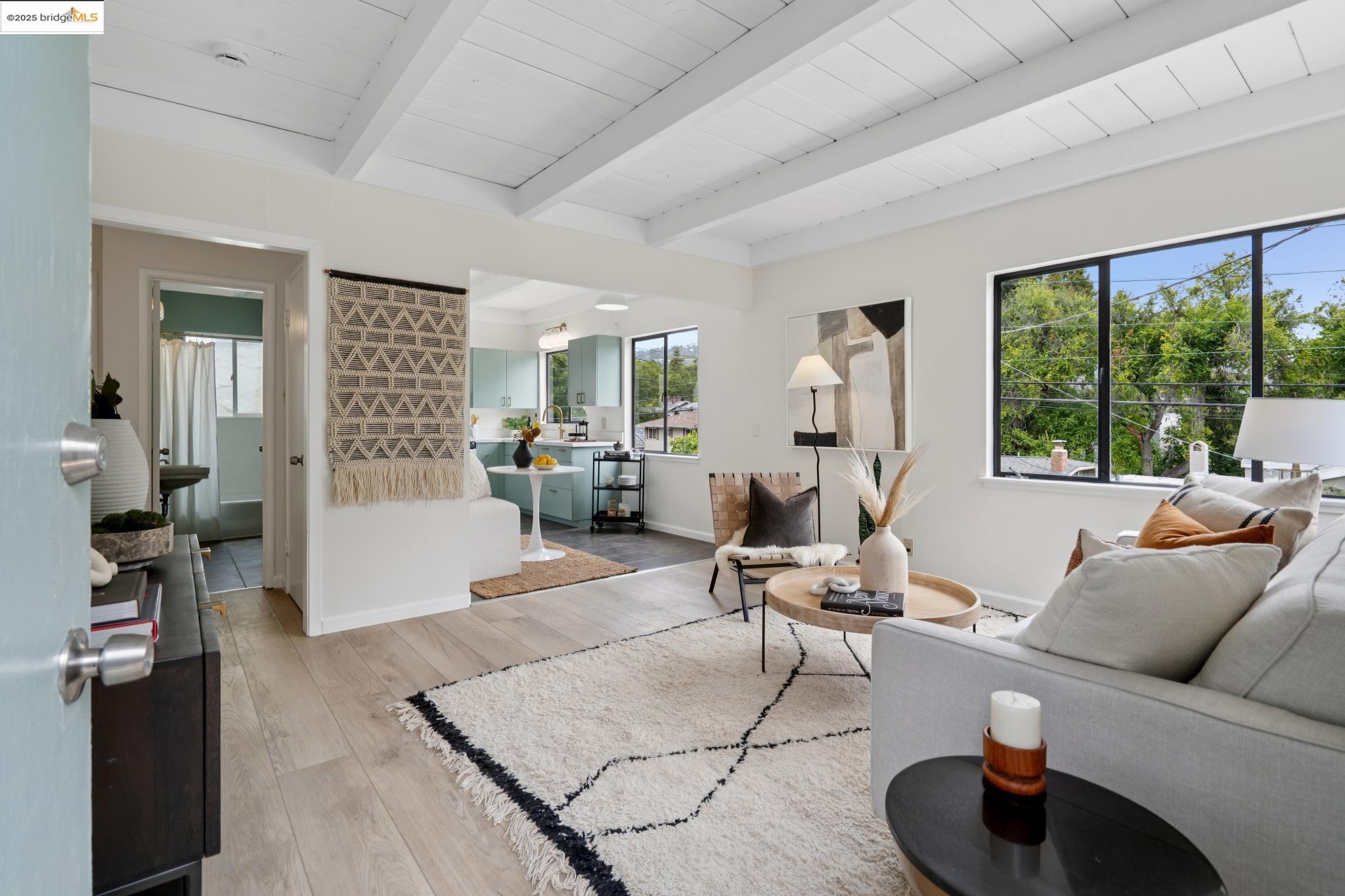Detail Gallery Image 3 of 34 For 3903 Canon Ave, Oakland,  CA 94602 - – Beds | – Baths