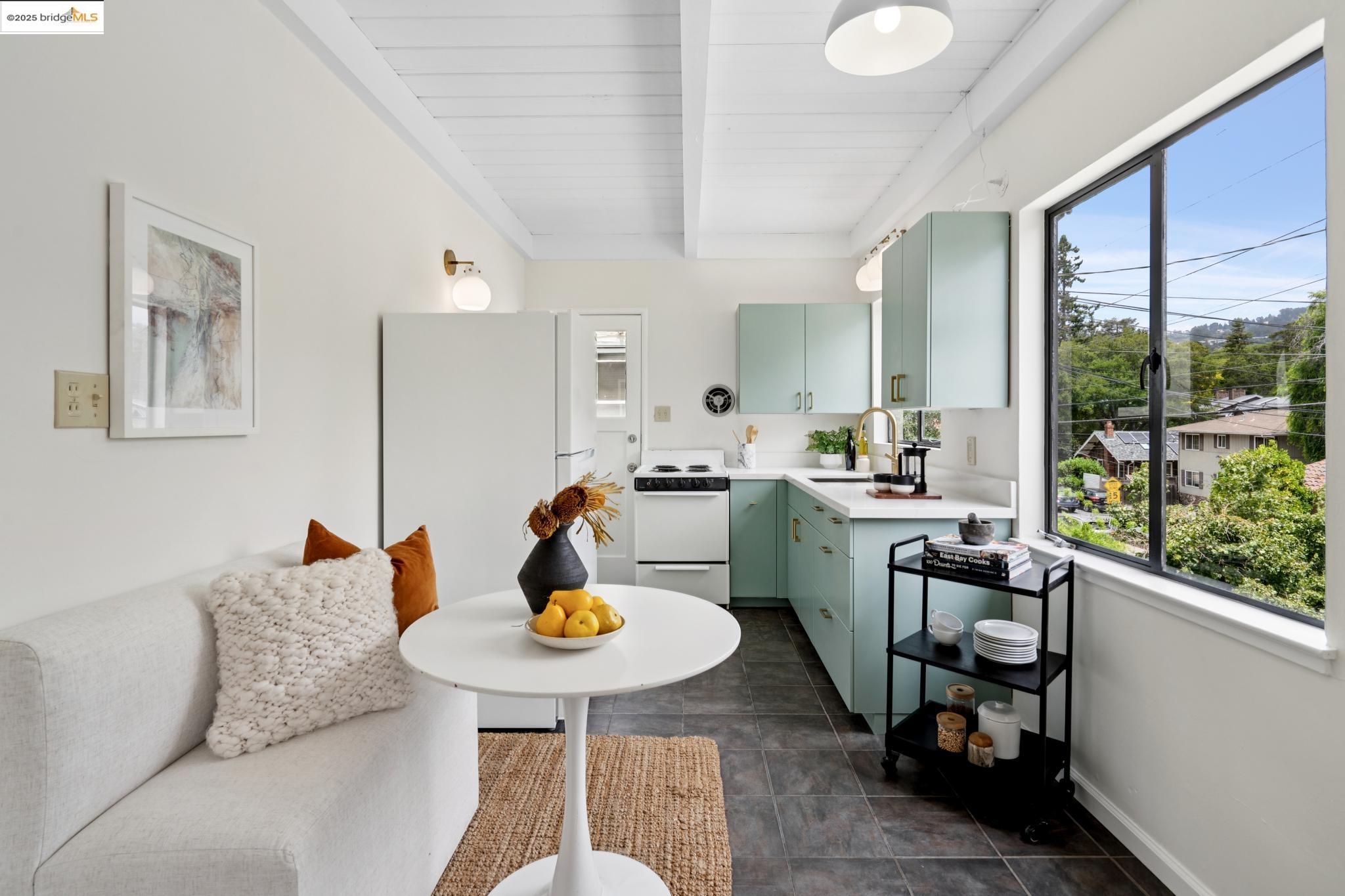 Detail Gallery Image 7 of 34 For 3903 Canon Ave, Oakland,  CA 94602 - – Beds | – Baths