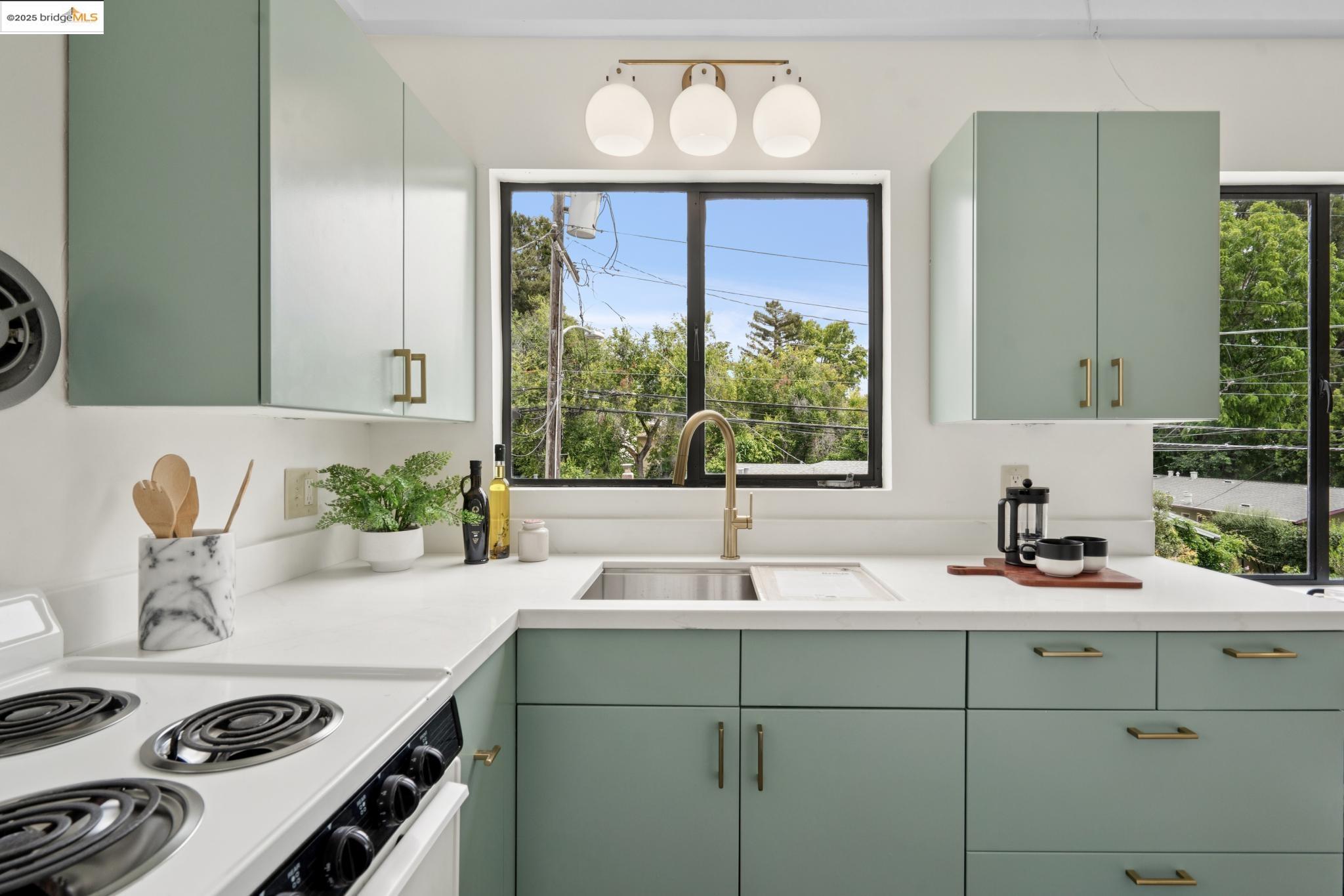 Detail Gallery Image 8 of 34 For 3903 Canon Ave, Oakland,  CA 94602 - – Beds | – Baths