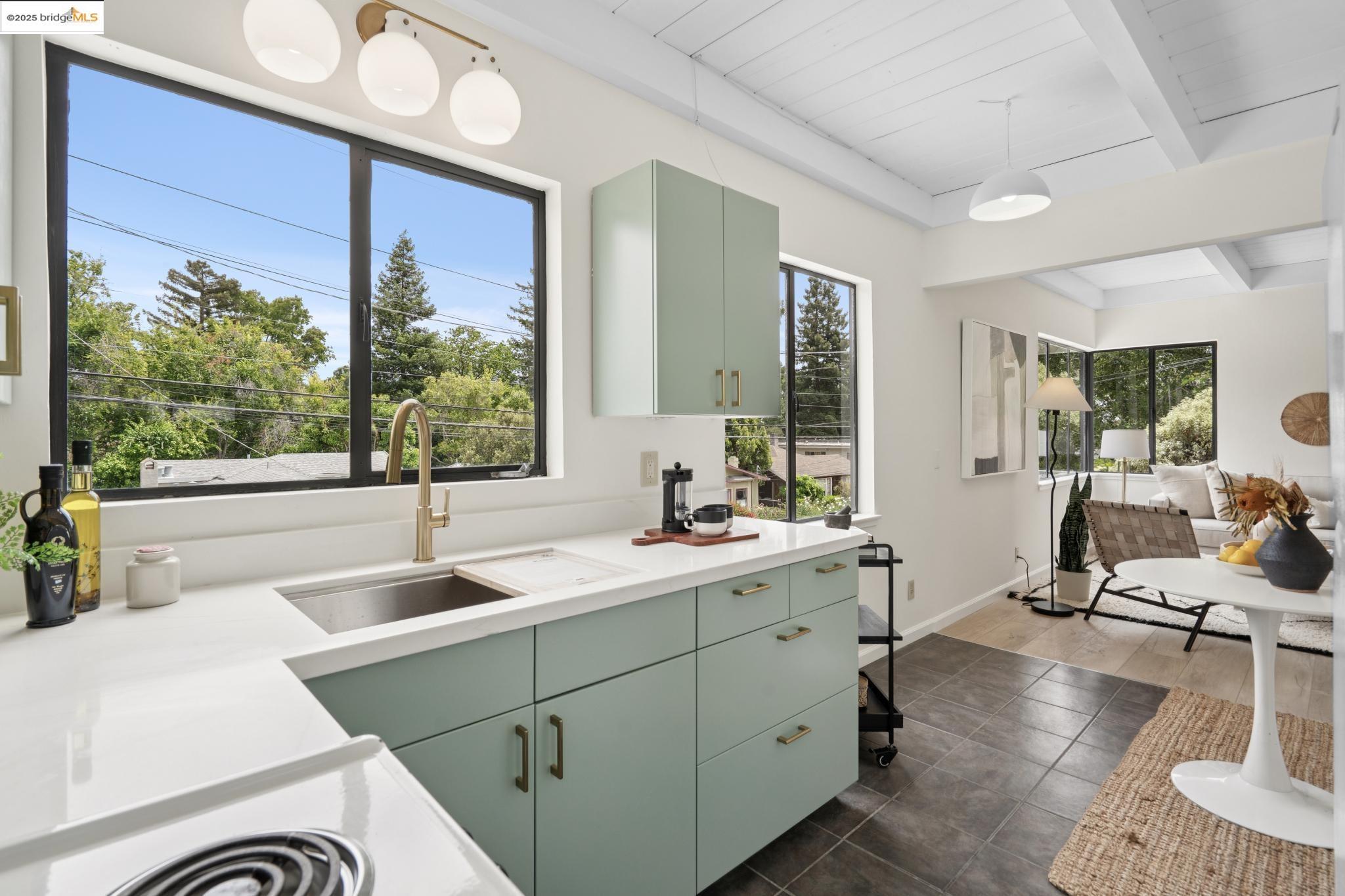 Detail Gallery Image 9 of 34 For 3903 Canon Ave, Oakland,  CA 94602 - – Beds | – Baths