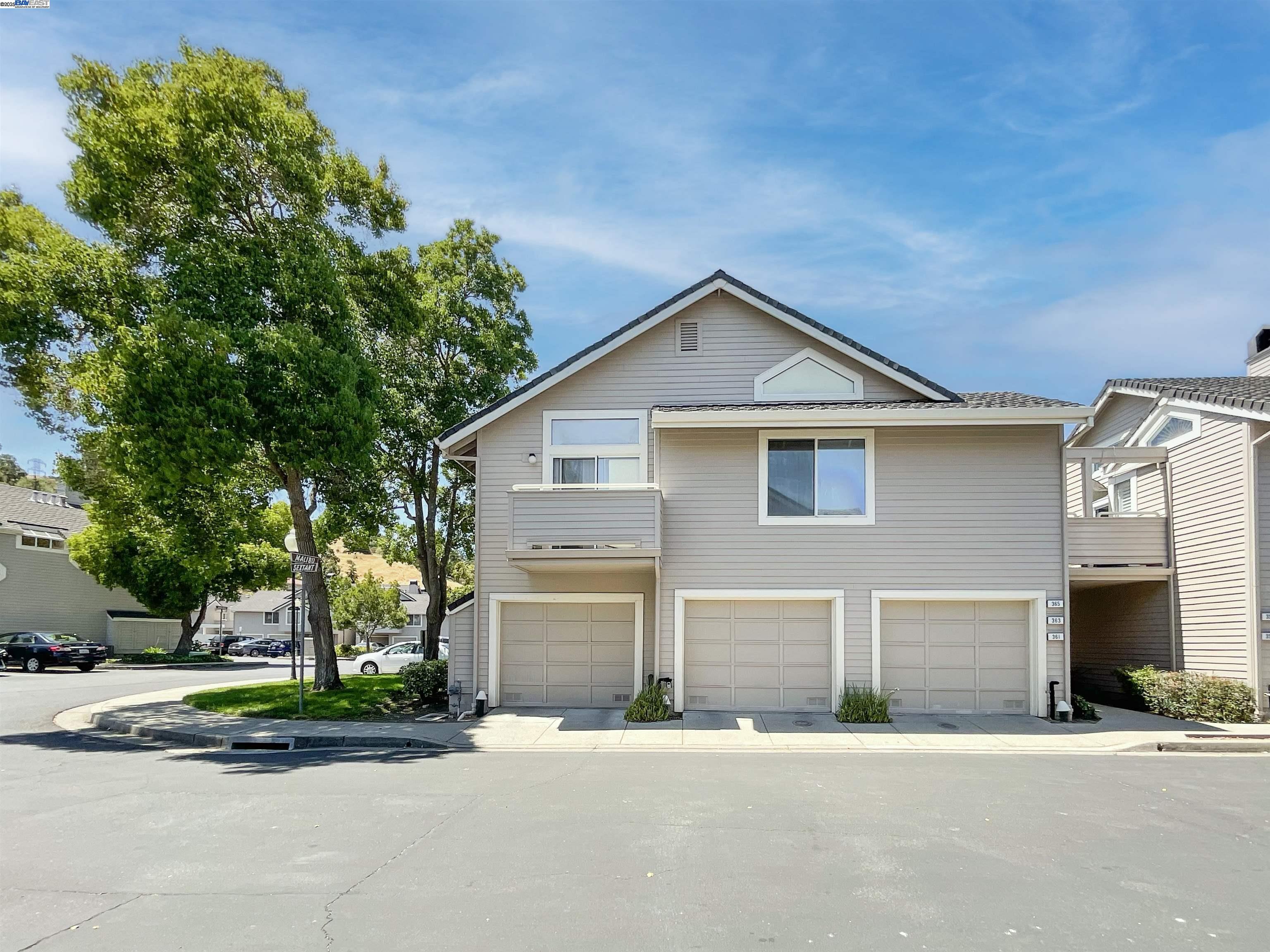 Detail Gallery Image 1 of 5 For 363 Sextant Court, Hercules,  CA 94547 - 2 Beds | 2 Baths