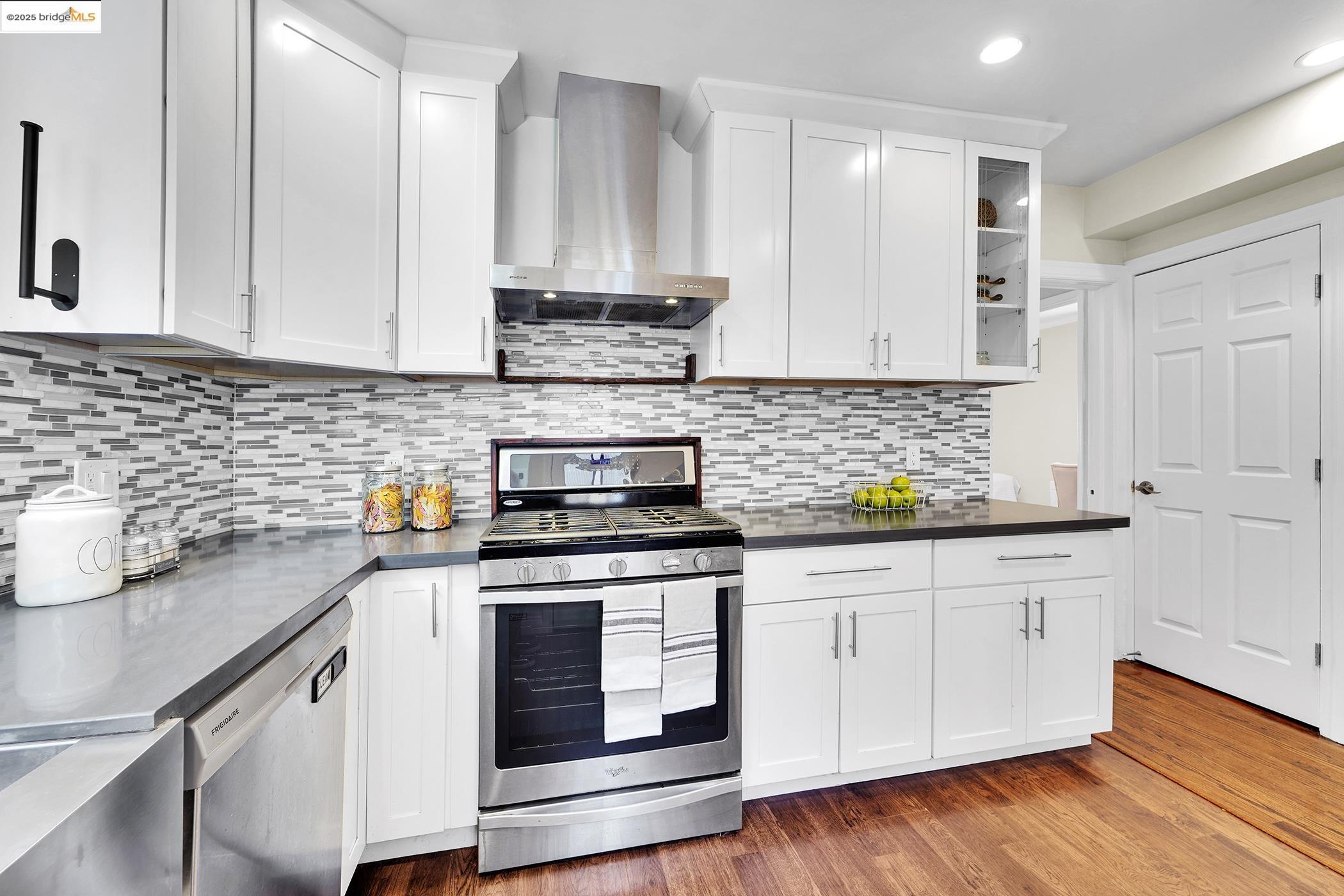 Detail Gallery Image 17 of 58 For 567 Vernon St, Oakland,  CA 94610 - – Beds | – Baths