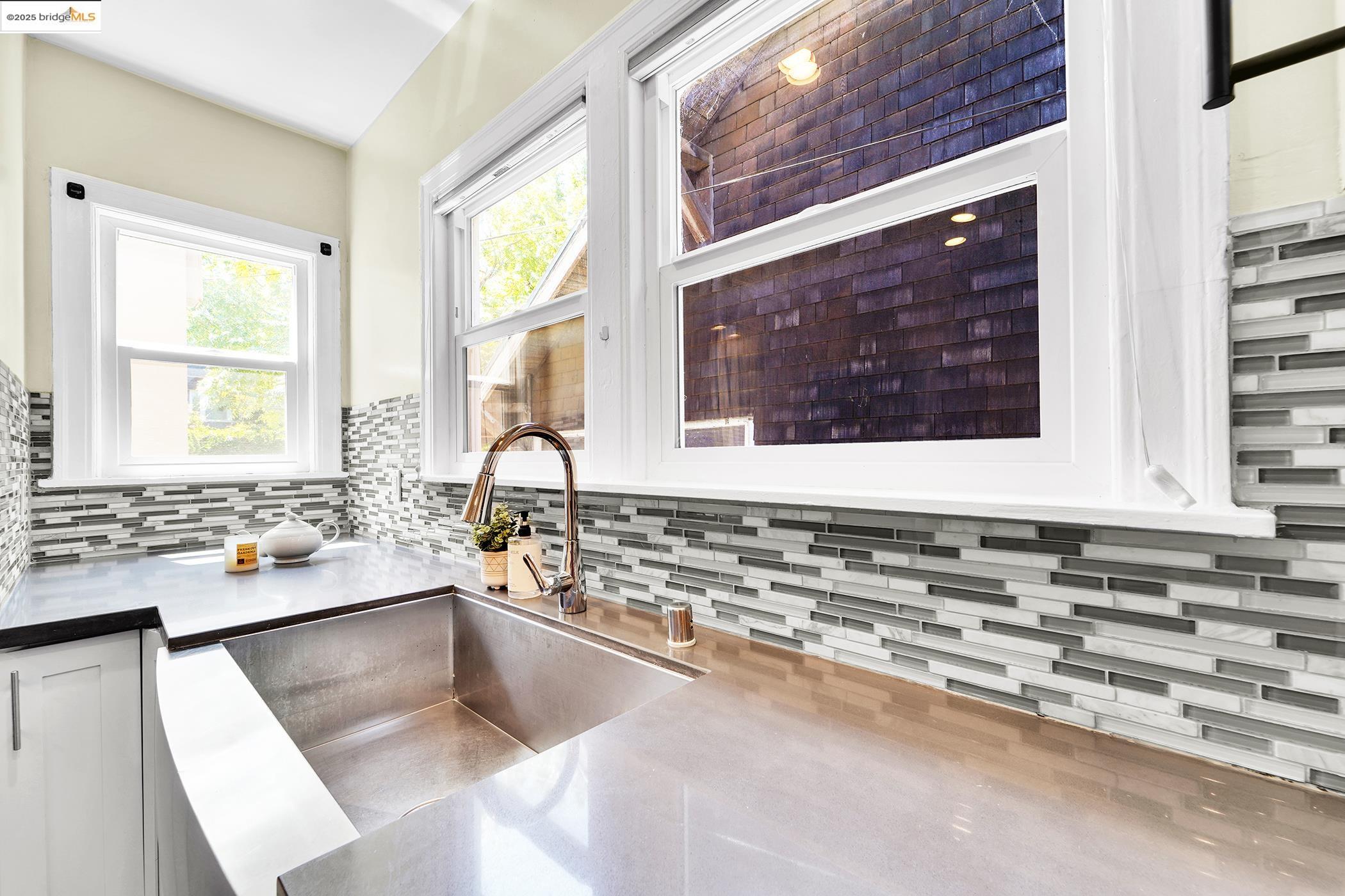 Detail Gallery Image 19 of 58 For 567 Vernon St, Oakland,  CA 94610 - – Beds | – Baths