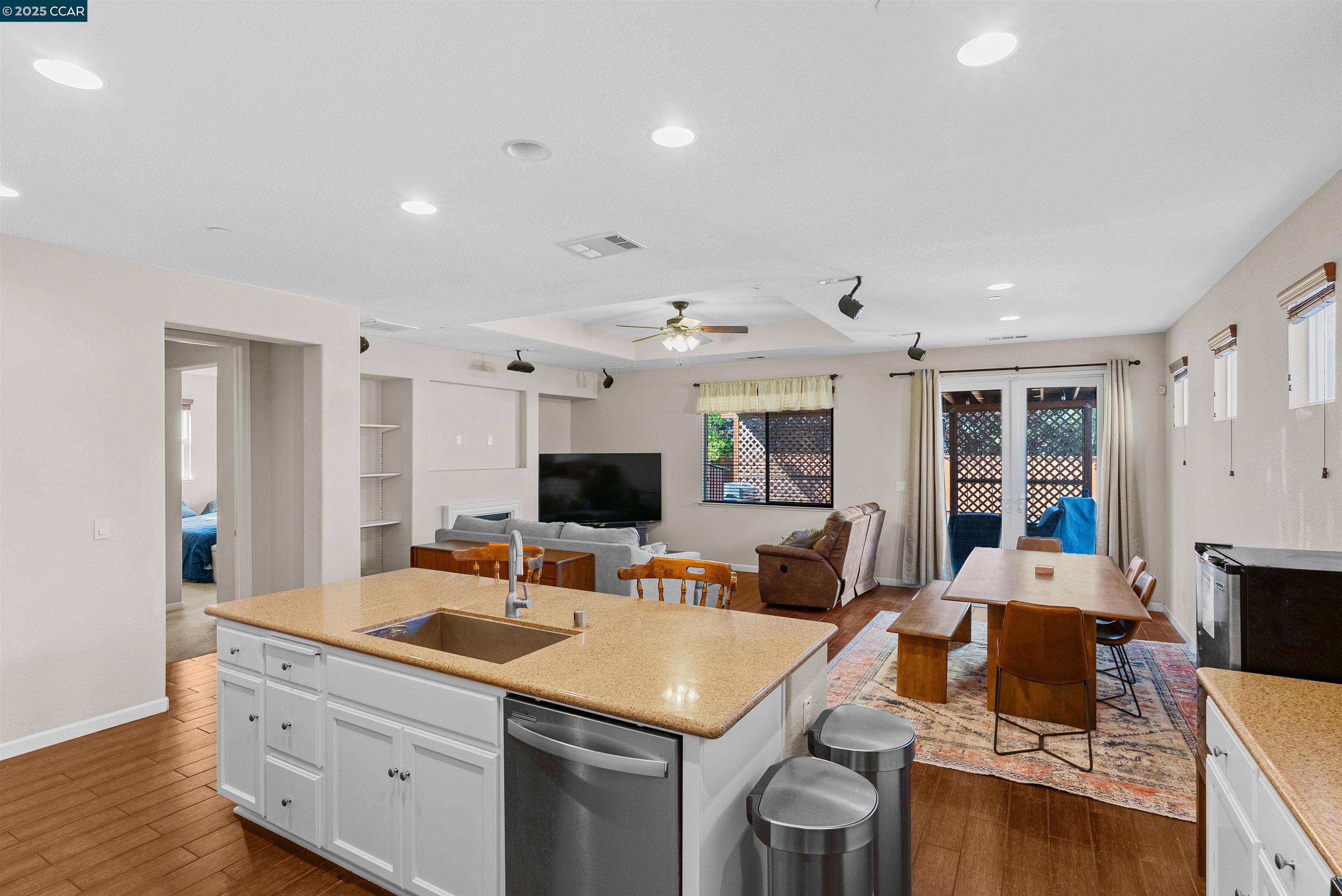 Detail Gallery Image 12 of 37 For 3826 Danbury Way, Fairfield,  CA 94553 - 5 Beds | 3/1 Baths