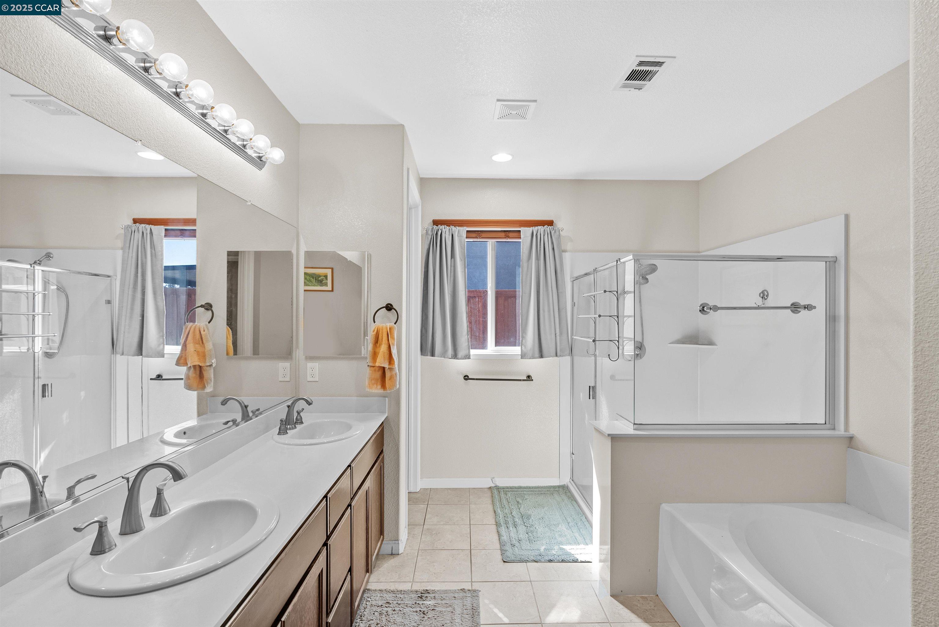 Detail Gallery Image 15 of 37 For 3826 Danbury Way, Fairfield,  CA 94553 - 5 Beds | 3/1 Baths