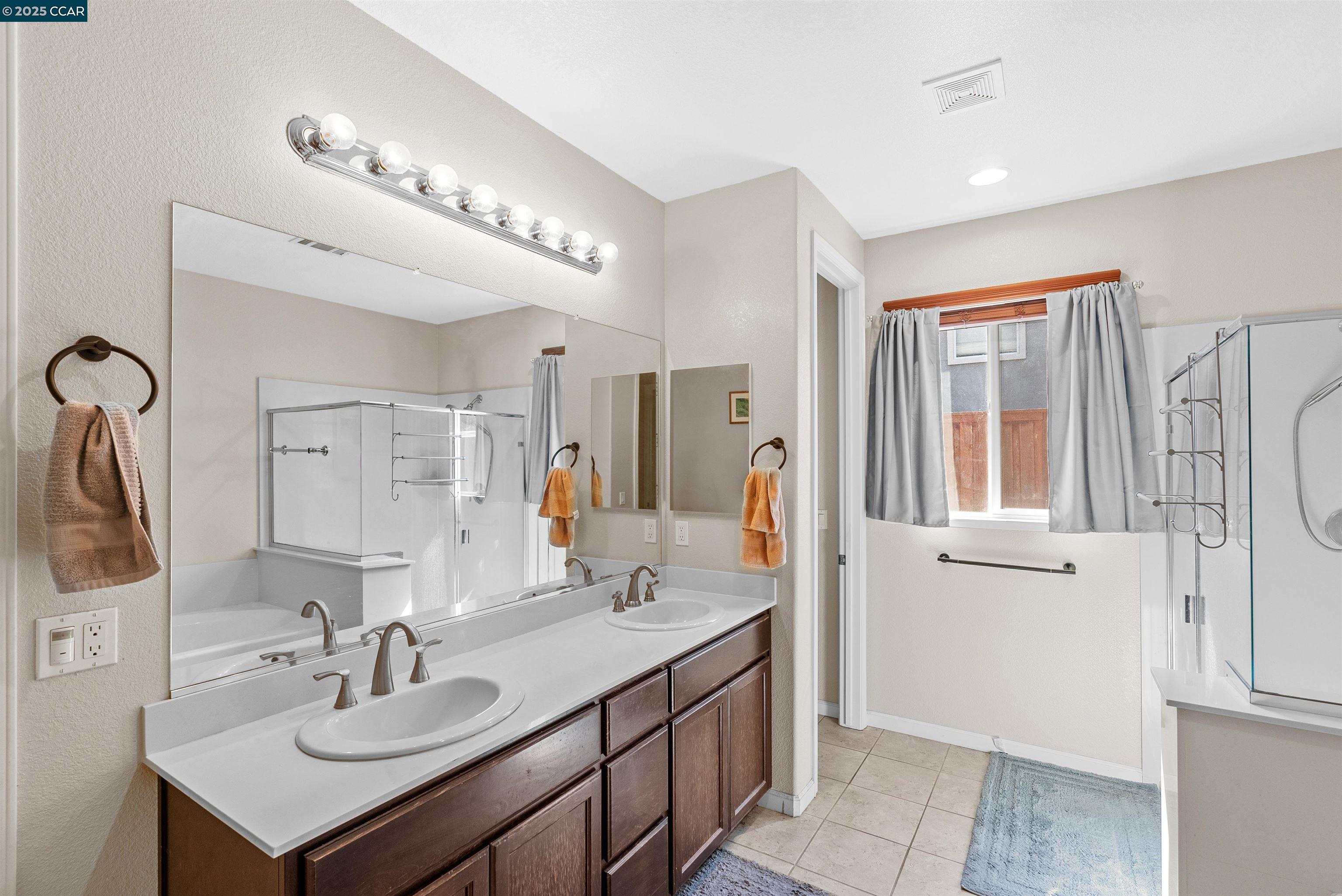 Detail Gallery Image 16 of 37 For 3826 Danbury Way, Fairfield,  CA 94553 - 5 Beds | 3/1 Baths