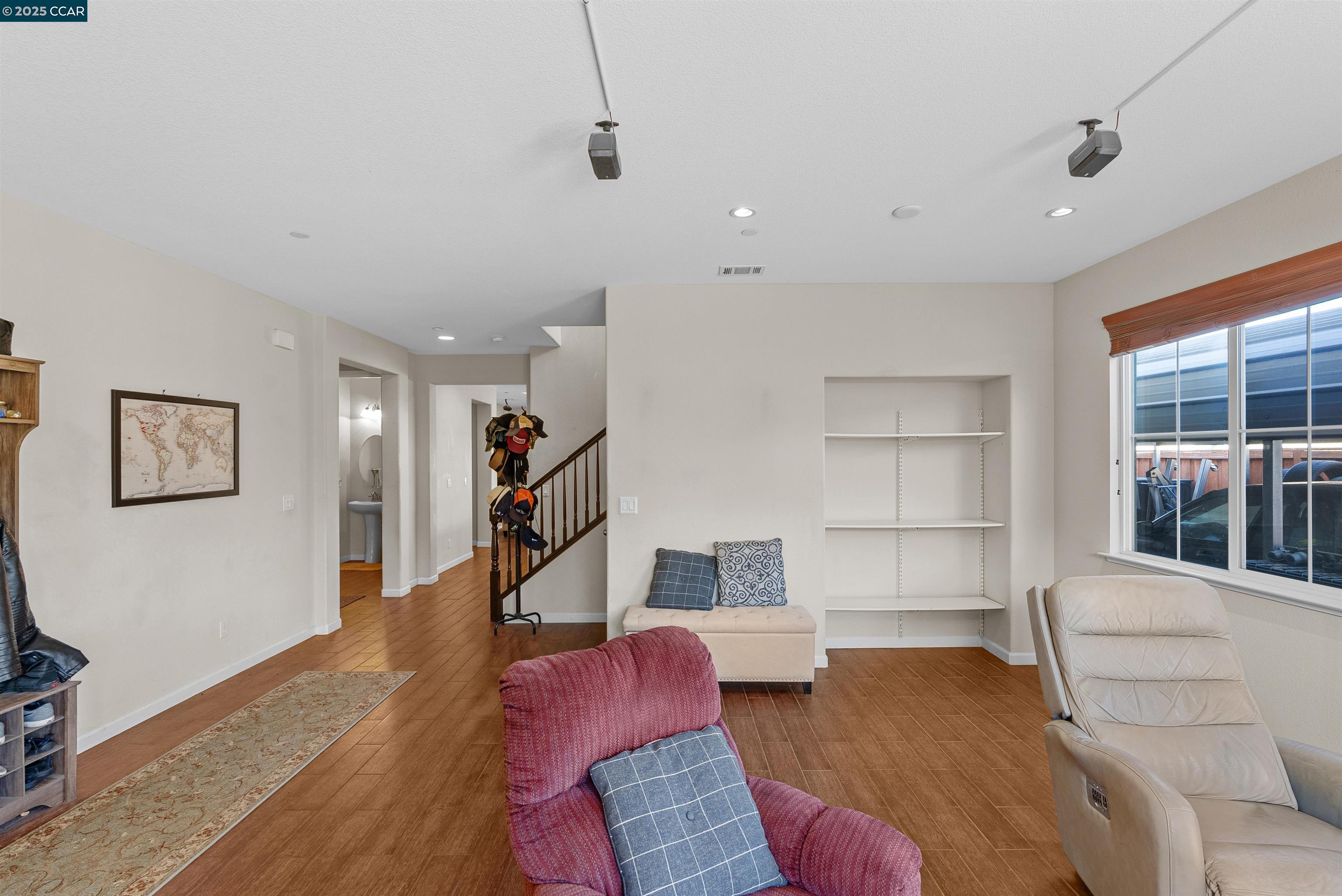 Detail Gallery Image 4 of 37 For 3826 Danbury Way, Fairfield,  CA 94553 - 5 Beds | 3/1 Baths