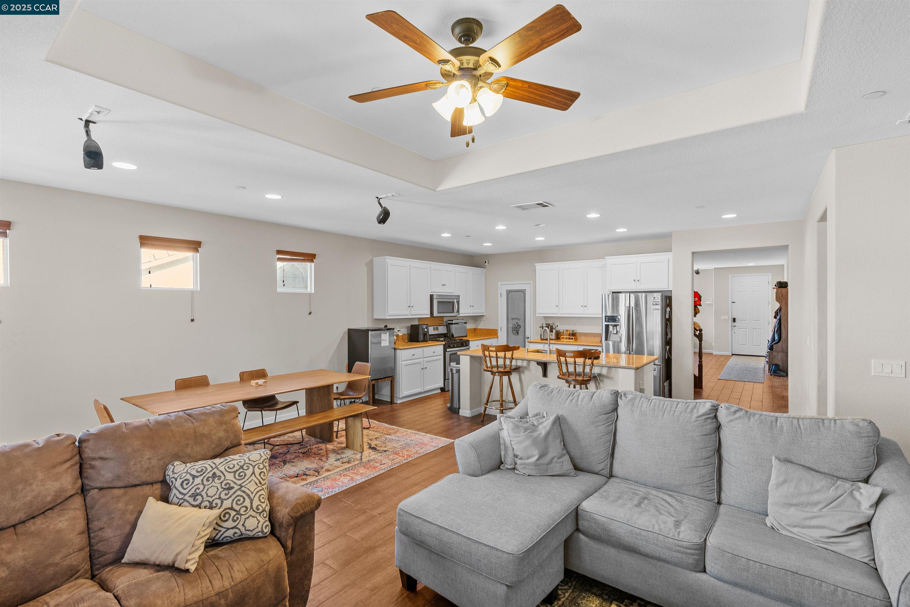 Detail Gallery Image 6 of 37 For 3826 Danbury Way, Fairfield,  CA 94553 - 5 Beds | 3/1 Baths