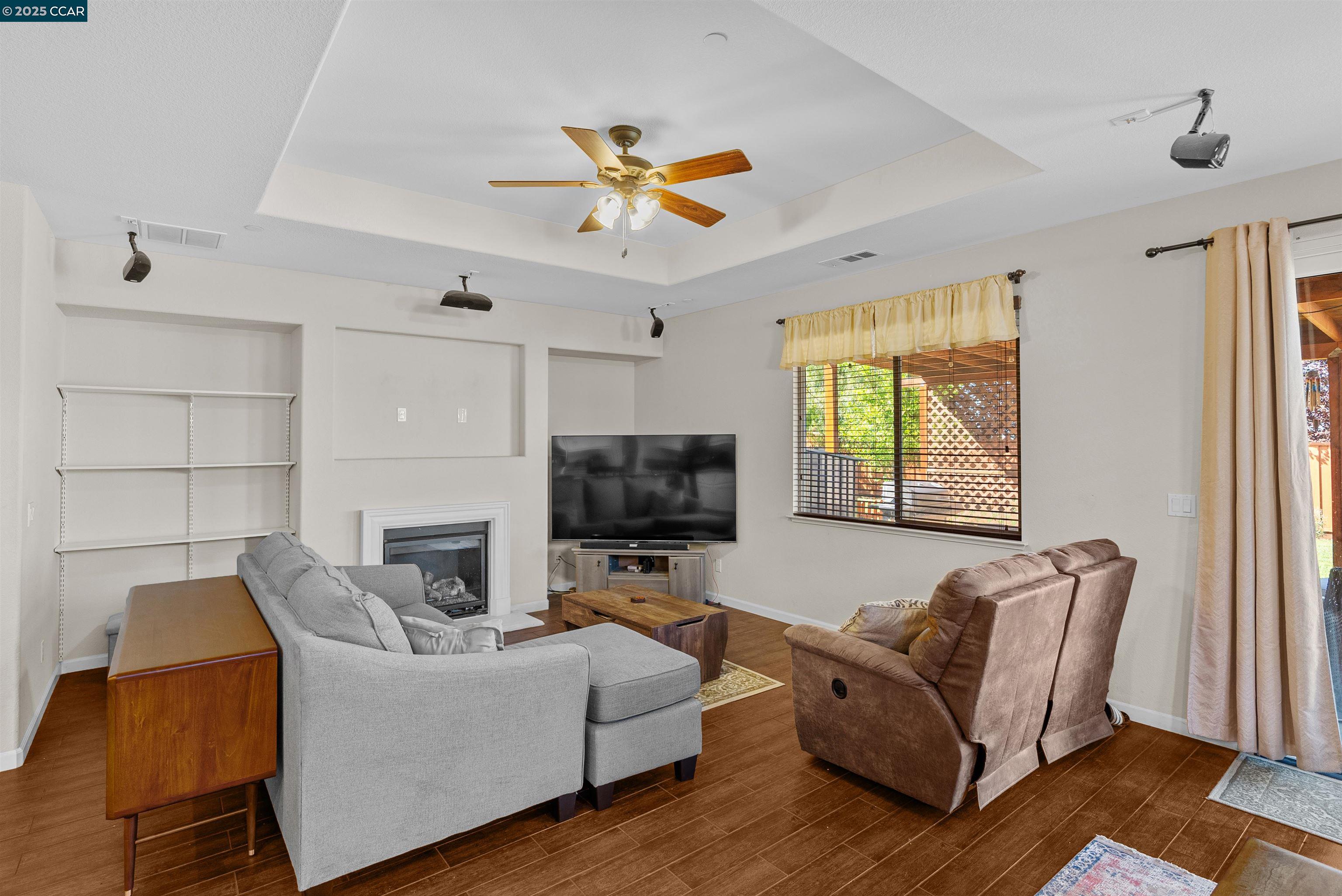 Detail Gallery Image 7 of 37 For 3826 Danbury Way, Fairfield,  CA 94553 - 5 Beds | 3/1 Baths