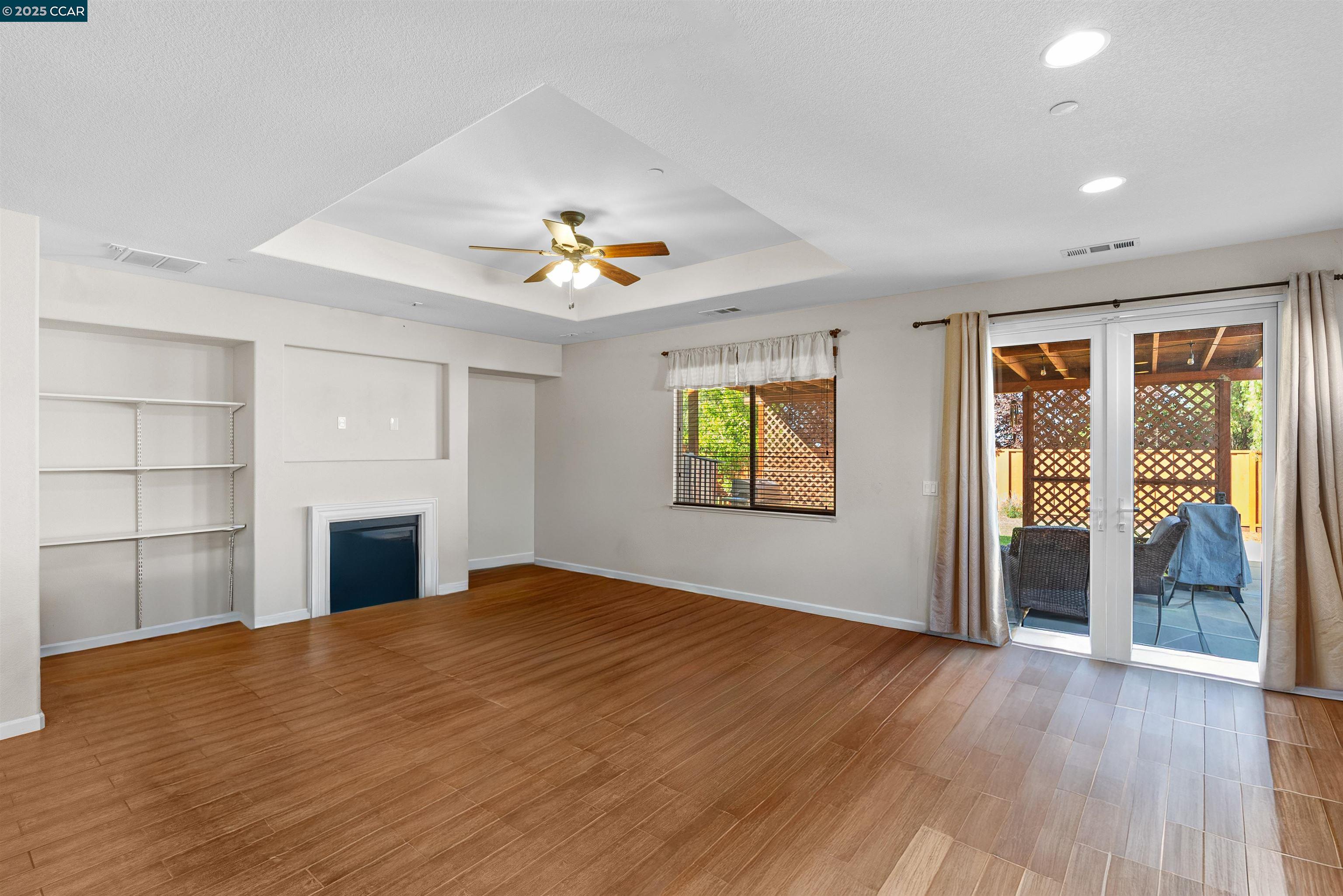 Detail Gallery Image 8 of 37 For 3826 Danbury Way, Fairfield,  CA 94553 - 5 Beds | 3/1 Baths