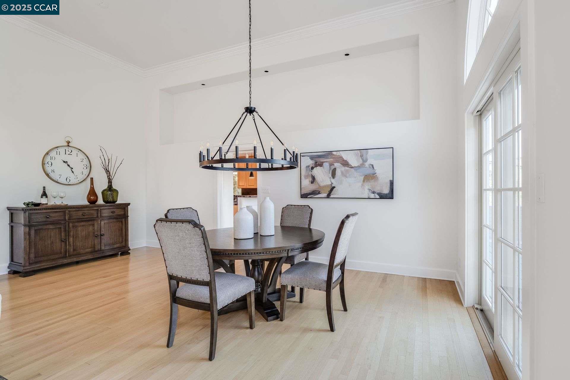 Detail Gallery Image 11 of 55 For 33 Altamount Drive, Orinda,  CA 94563 - 5 Beds | 3/1 Baths