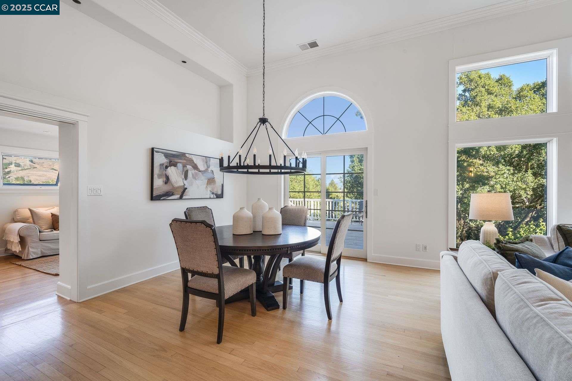 Detail Gallery Image 13 of 55 For 33 Altamount Drive, Orinda,  CA 94563 - 5 Beds | 3/1 Baths