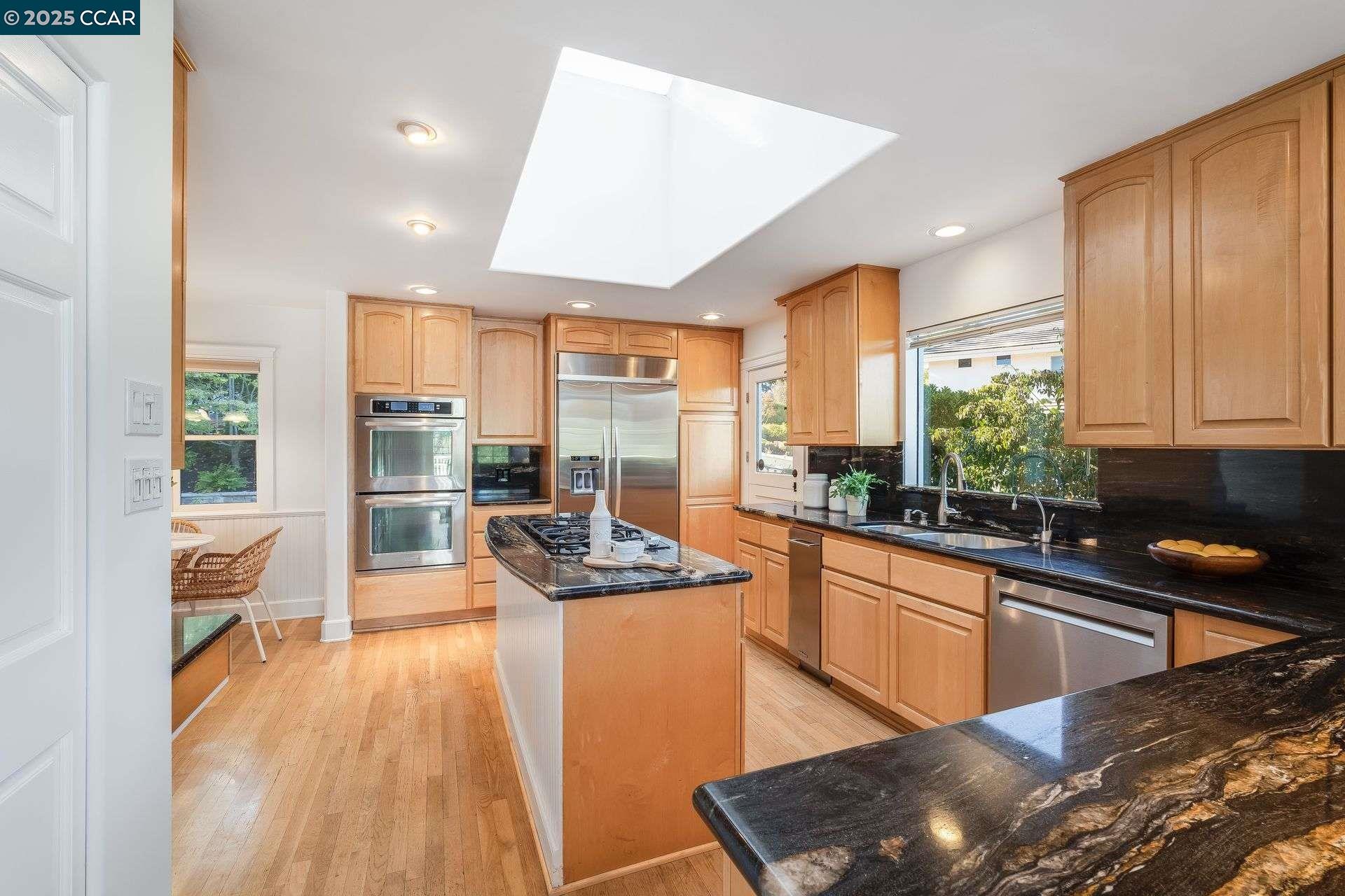 Detail Gallery Image 16 of 55 For 33 Altamount Drive, Orinda,  CA 94563 - 5 Beds | 3/1 Baths