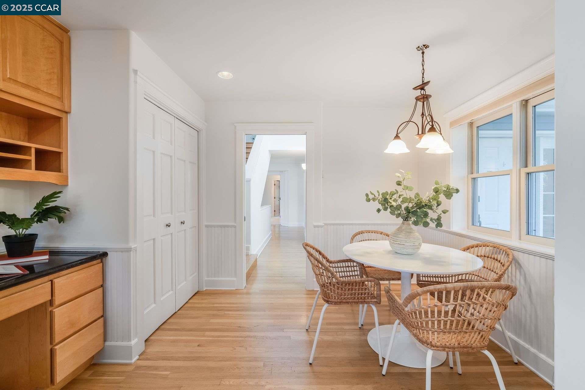 Detail Gallery Image 19 of 55 For 33 Altamount Drive, Orinda,  CA 94563 - 5 Beds | 3/1 Baths