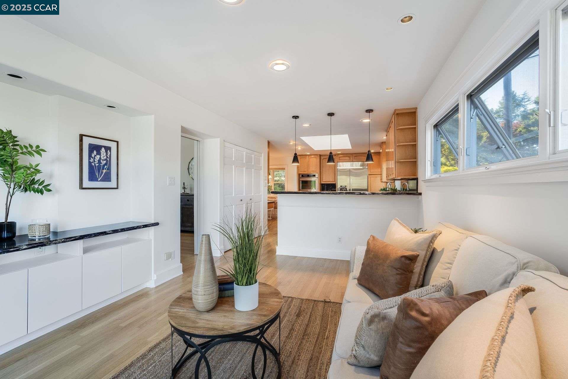 Detail Gallery Image 21 of 55 For 33 Altamount Drive, Orinda,  CA 94563 - 5 Beds | 3/1 Baths