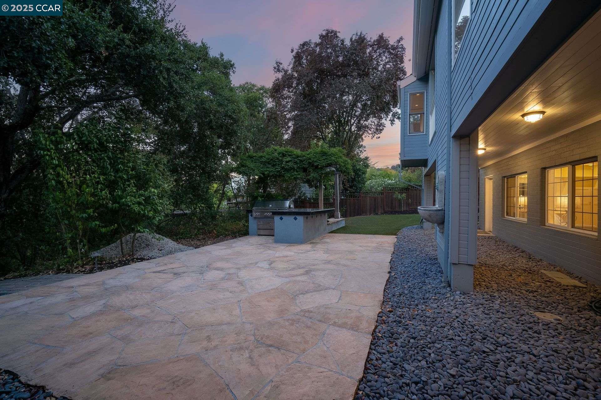 Detail Gallery Image 48 of 55 For 33 Altamount Drive, Orinda,  CA 94563 - 5 Beds | 3/1 Baths