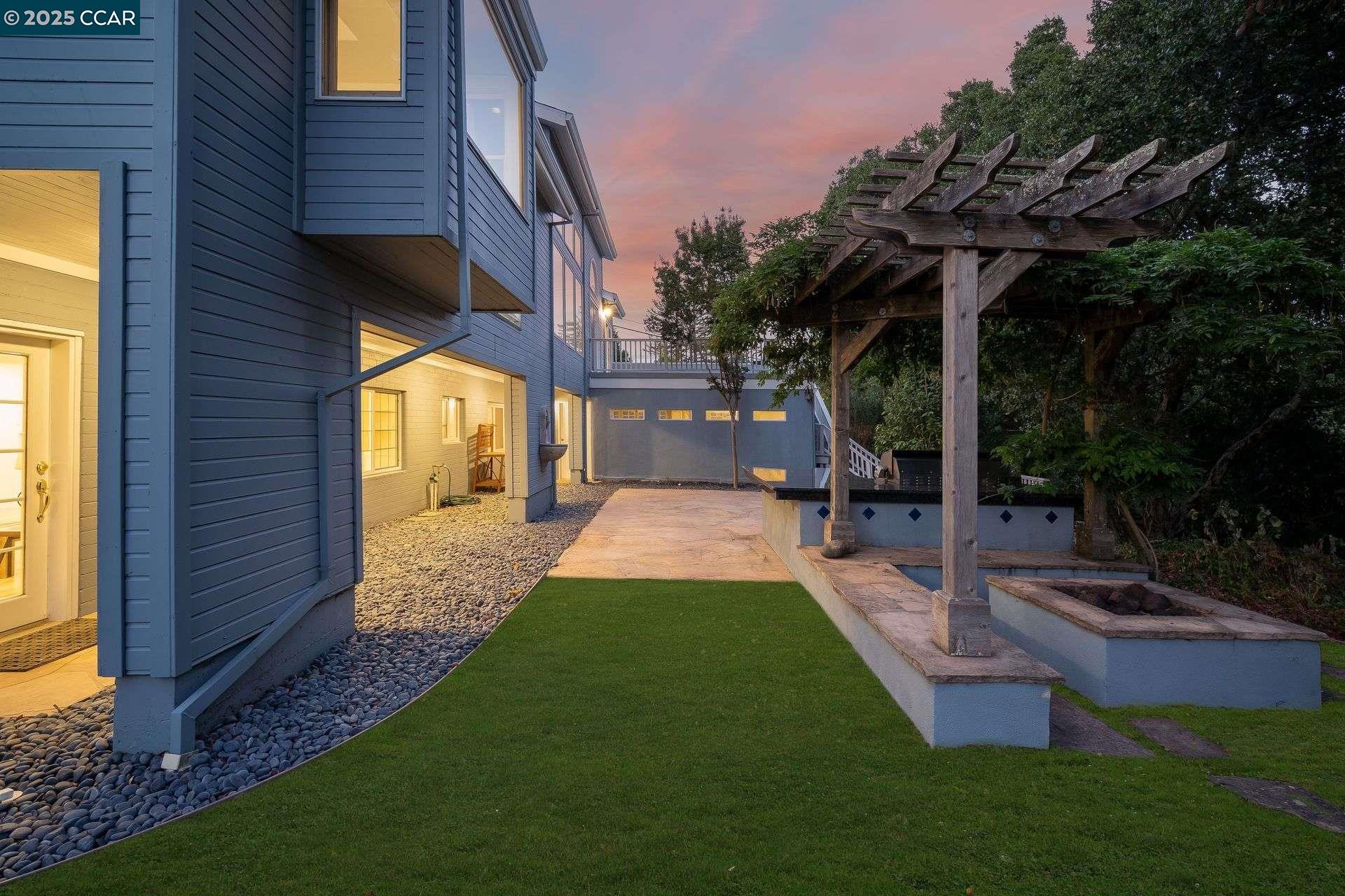 Detail Gallery Image 49 of 55 For 33 Altamount Drive, Orinda,  CA 94563 - 5 Beds | 3/1 Baths