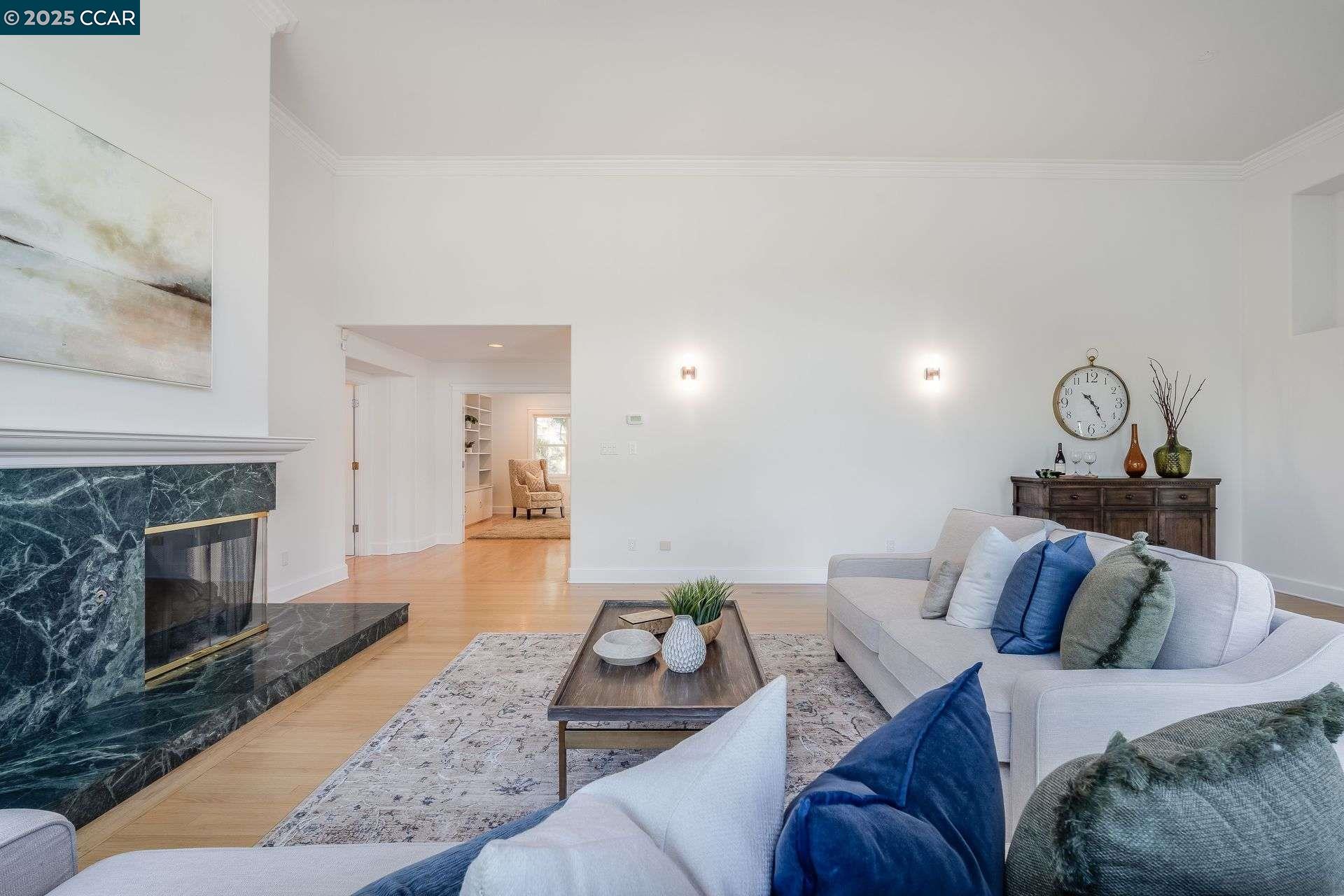 Detail Gallery Image 9 of 55 For 33 Altamount Drive, Orinda,  CA 94563 - 5 Beds | 3/1 Baths