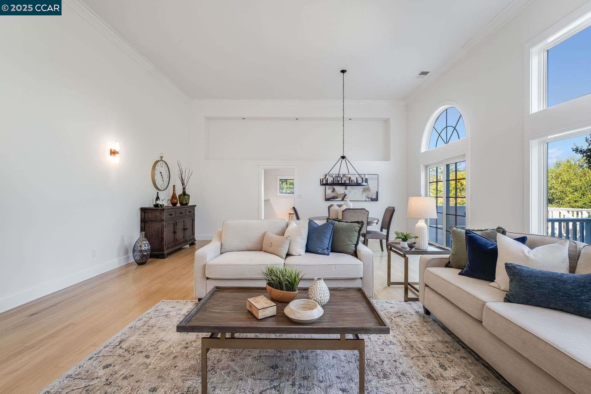 Detail Gallery Image 10 of 55 For 33 Altamount Drive, Orinda,  CA 94563 - 5 Beds | 3/1 Baths