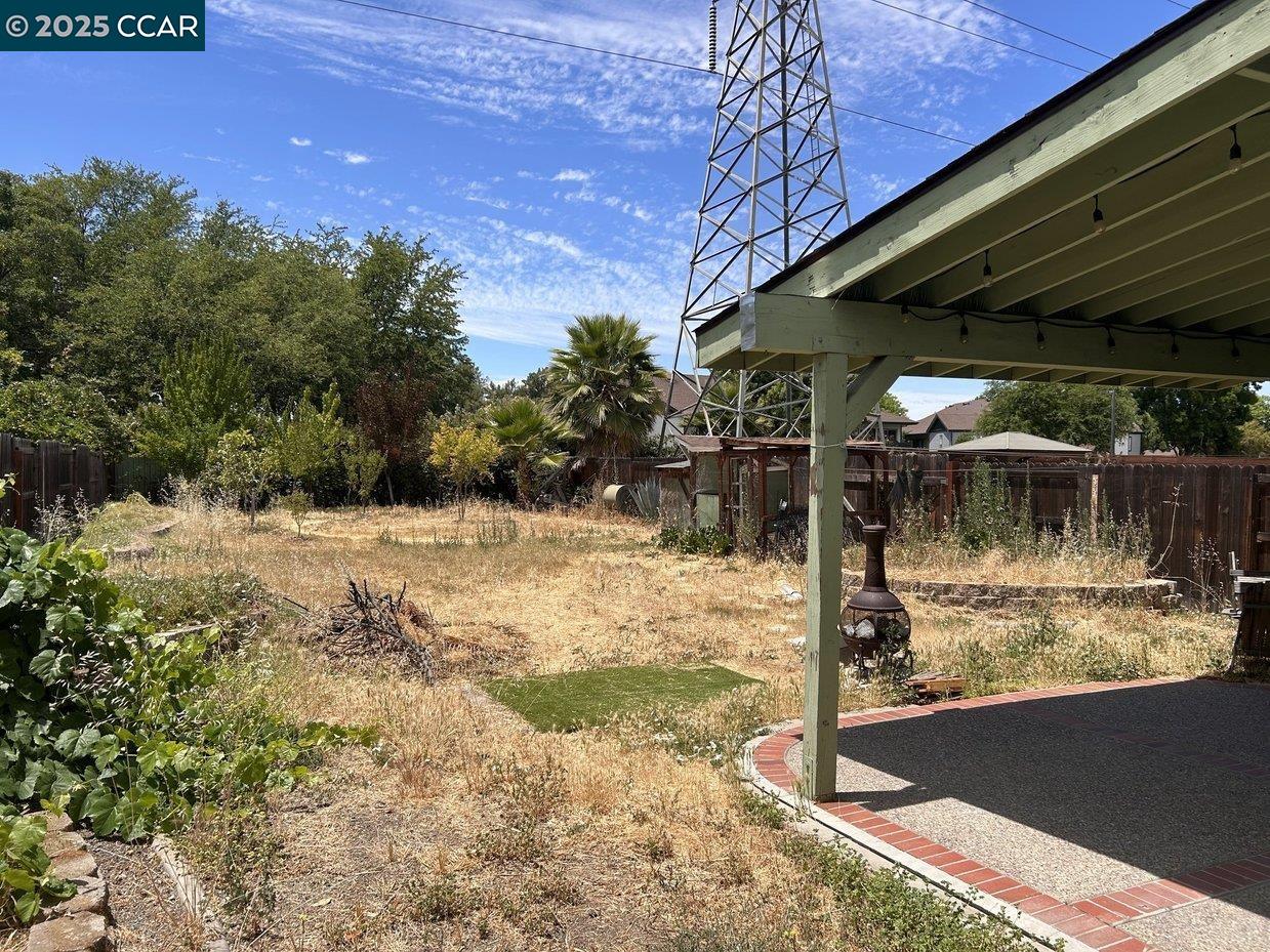 Detail Gallery Image 2 of 18 For 734 Bellflower St, Livermore,  CA 94551 - 4 Beds | 2/1 Baths