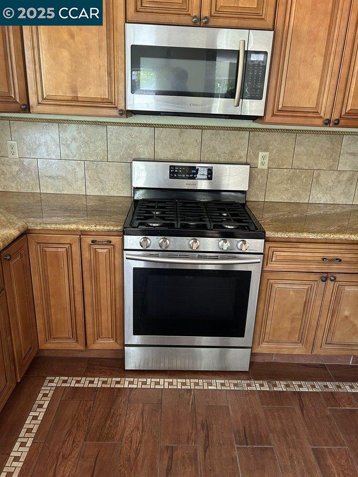 Detail Gallery Image 14 of 18 For 734 Bellflower St, Livermore,  CA 94551 - 4 Beds | 2/1 Baths