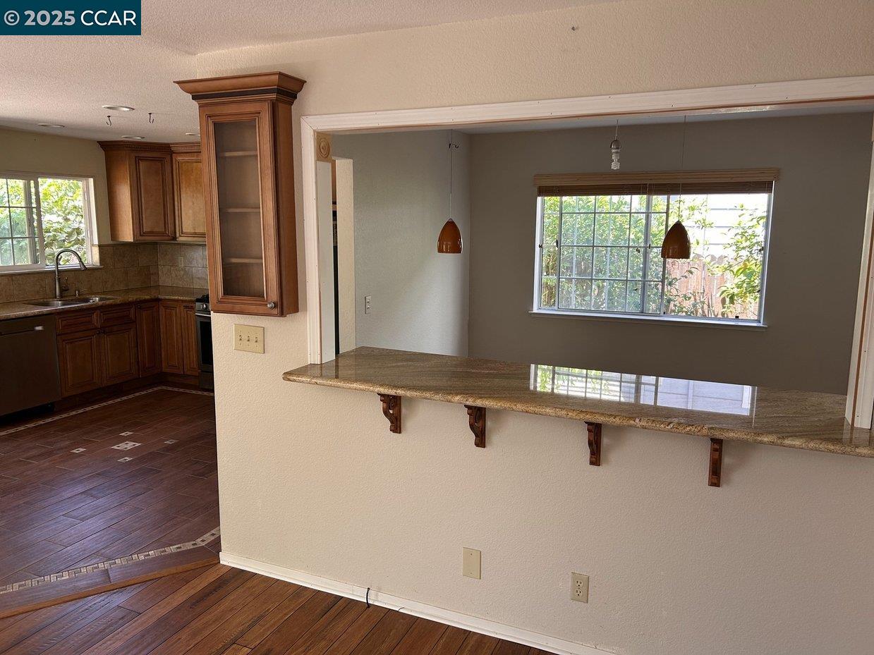 Detail Gallery Image 4 of 18 For 734 Bellflower St, Livermore,  CA 94551 - 4 Beds | 2/1 Baths